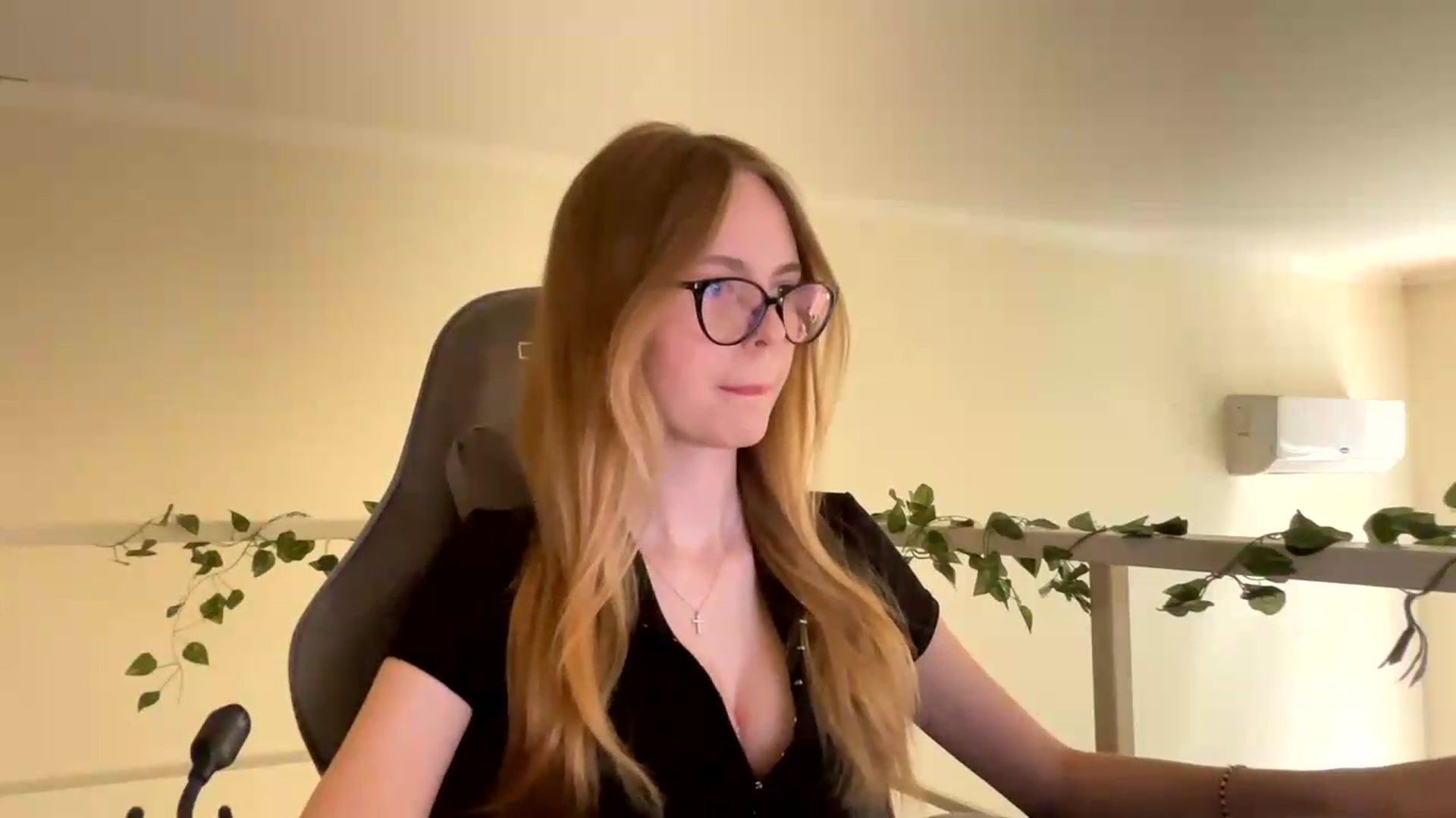Gallery image thumbnail from SelinaMynx's myfreecams stream on, 06/24/2026, 08:35 image 2 of 20