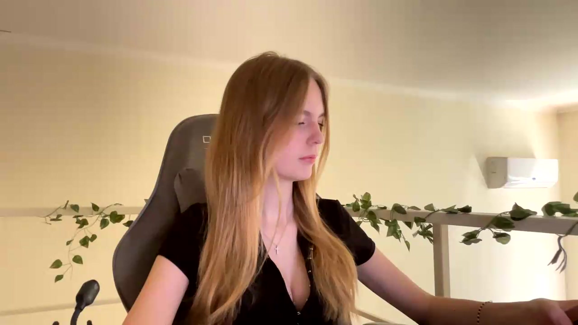 Gallery image thumbnail from SelinaMynx's myfreecams stream on, 06/24/2026, 08:35 image 14 of 20