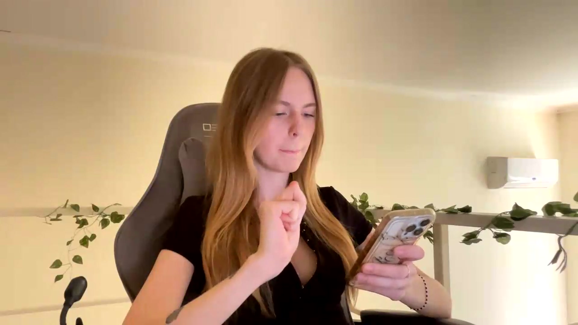 Gallery image thumbnail from SelinaMynx's myfreecams stream on, 06/24/2026, 09:09 image 6 of 20