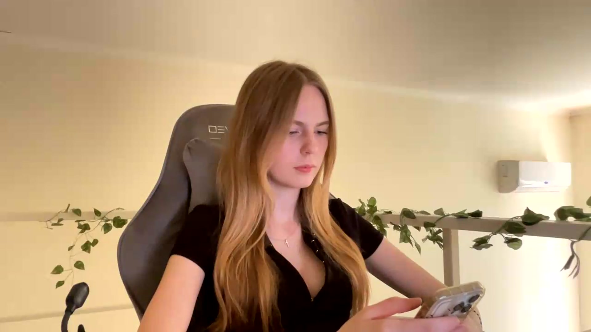 Gallery image thumbnail from SelinaMynx's myfreecams stream on, 06/24/2026, 09:09 image 20 of 20