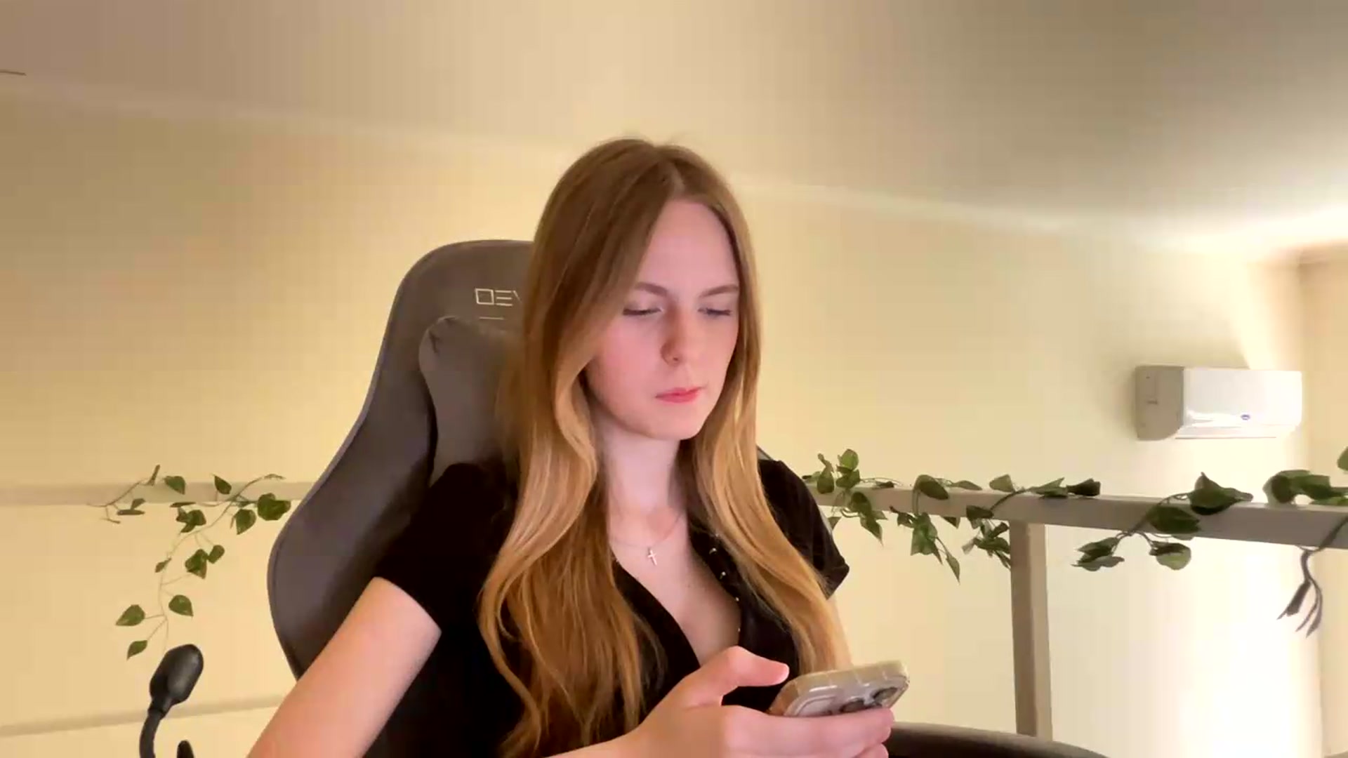 Gallery image thumbnail from SelinaMynx's myfreecams stream on, 06/24/2026, 09:09 image 16 of 20