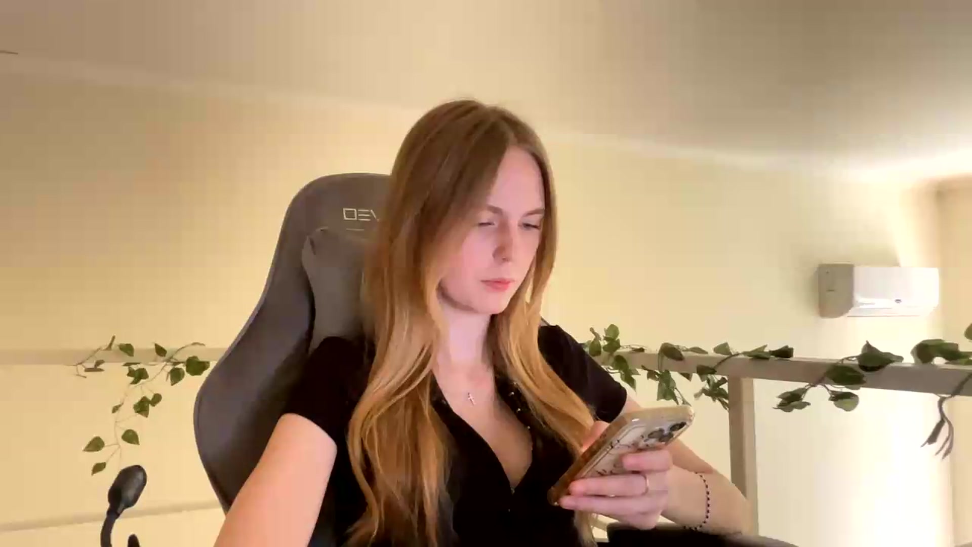 Gallery image thumbnail from SelinaMynx's myfreecams stream on, 06/24/2026, 09:09 image 17 of 20