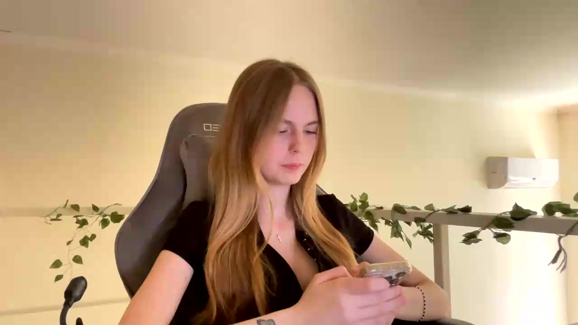 Gallery image thumbnail from SelinaMynx's myfreecams stream on, 06/24/2026, 09:09 image 13 of 20