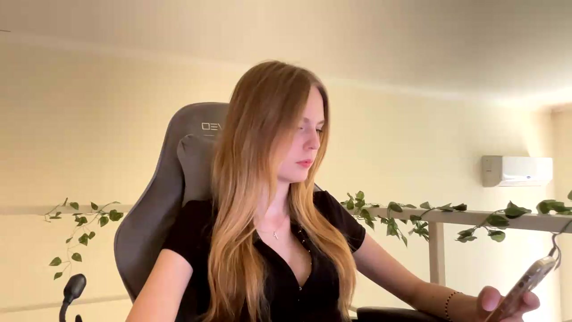 Gallery image thumbnail from SelinaMynx's myfreecams stream on, 06/24/2026, 09:09 image 19 of 20