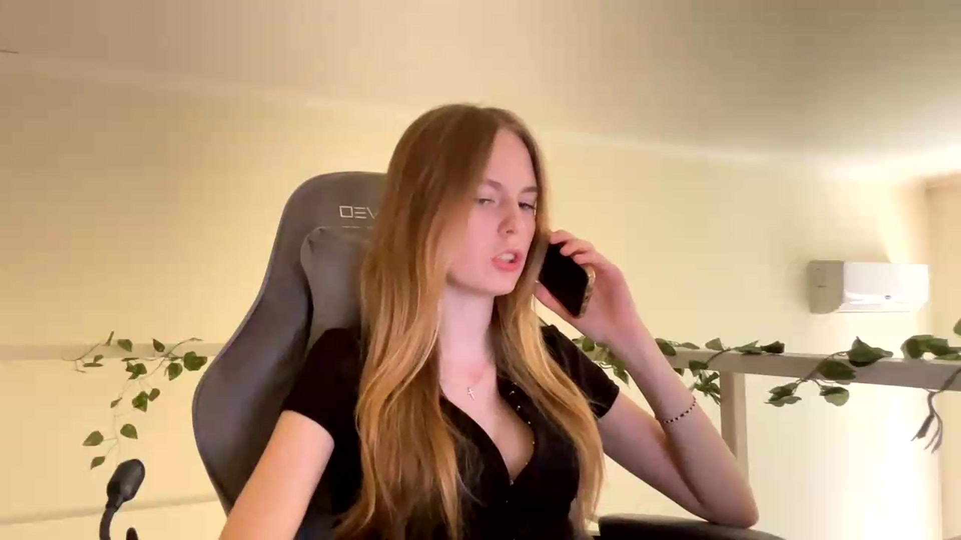 Gallery image thumbnail from SelinaMynx's myfreecams stream on, 06/24/2026, 09:09 image 15 of 20