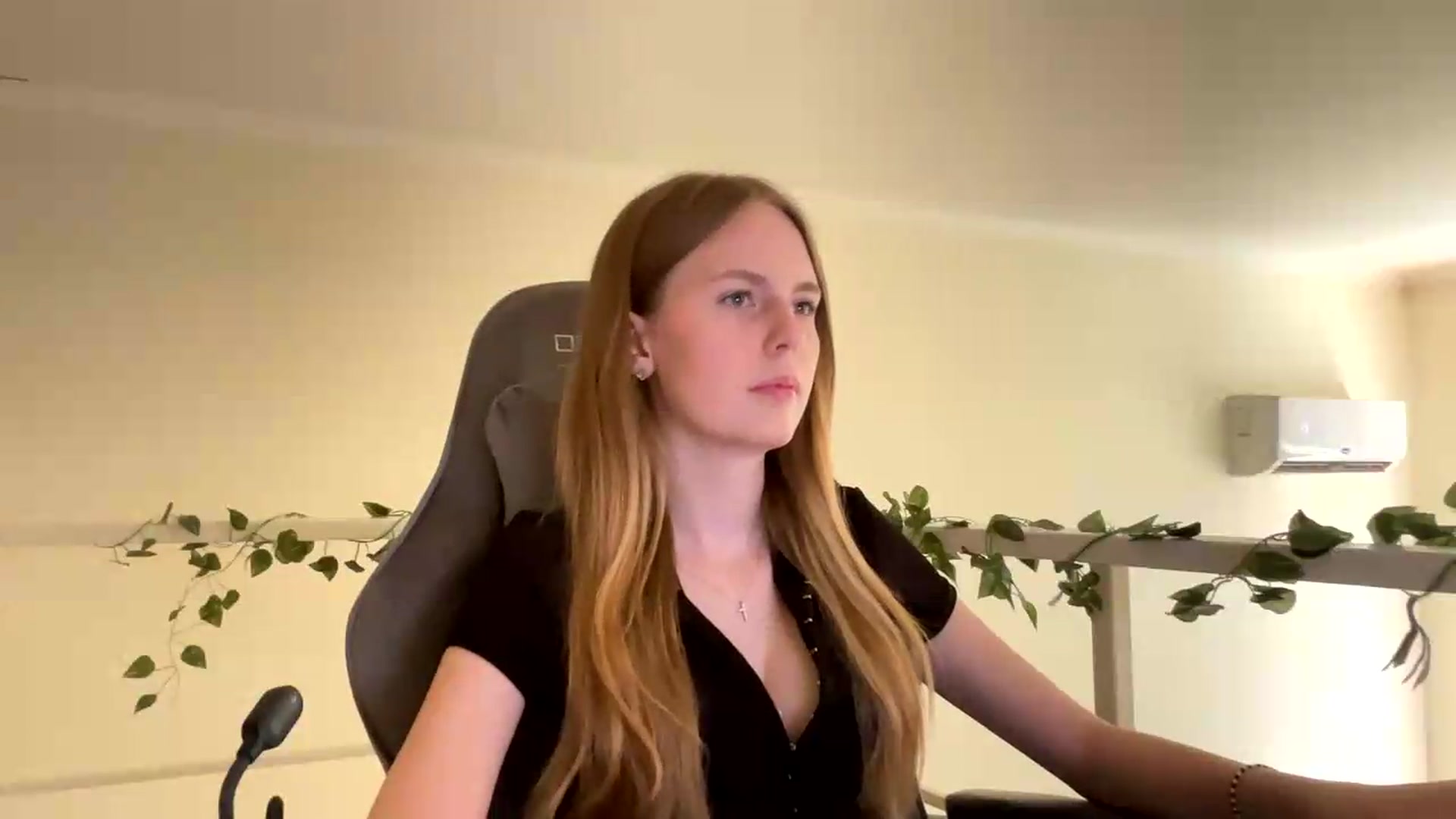 Gallery image thumbnail from SelinaMynx's myfreecams stream on, 06/24/2026, 10:01 image 19 of 20
