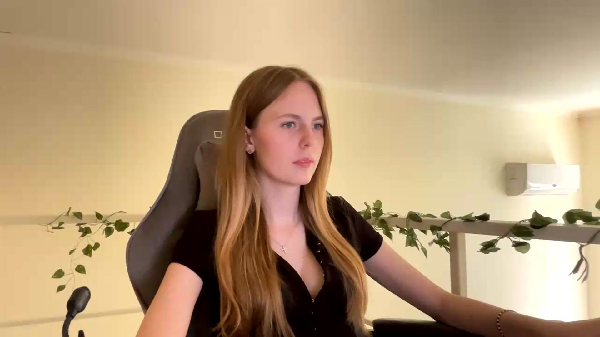 Gallery image thumbnail from SelinaMynx's myfreecams stream on, 06/24/2026, 10:01 image 8 of 20