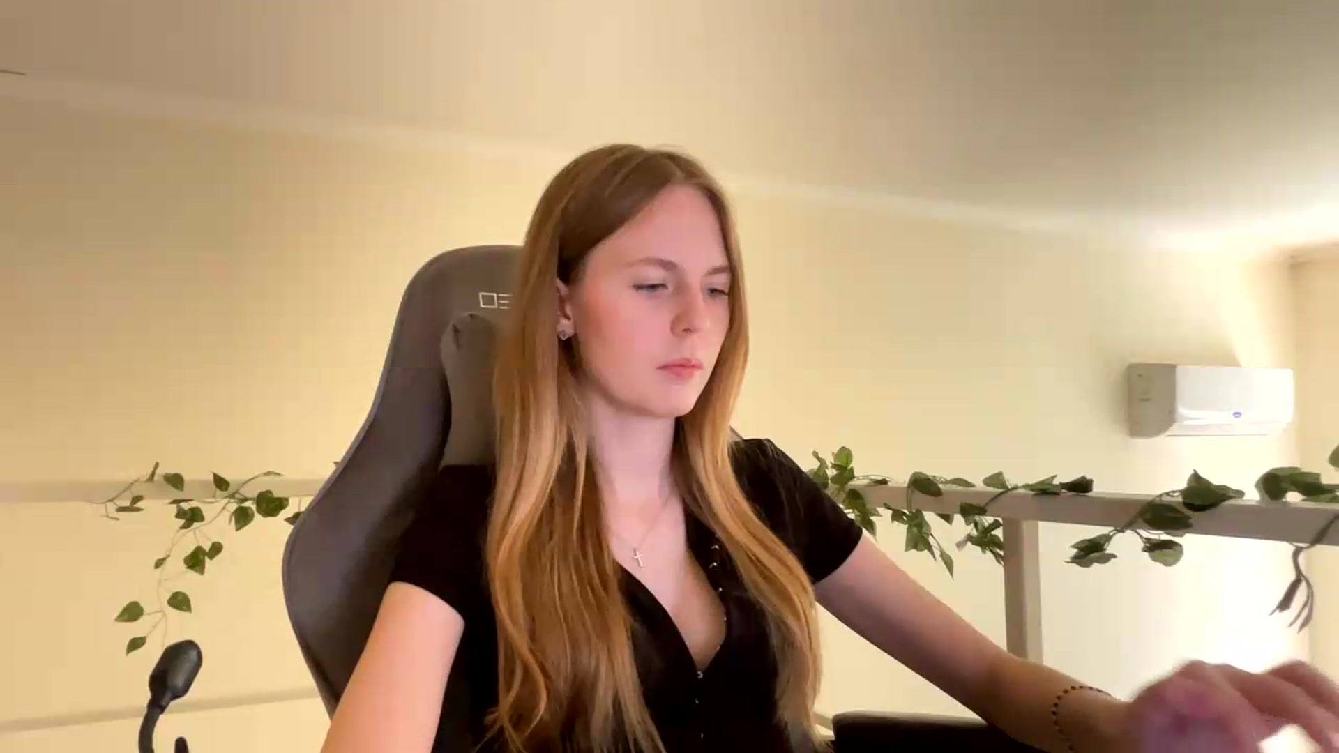 Gallery image thumbnail from SelinaMynx's myfreecams stream on, 06/24/2026, 10:01 image 7 of 20