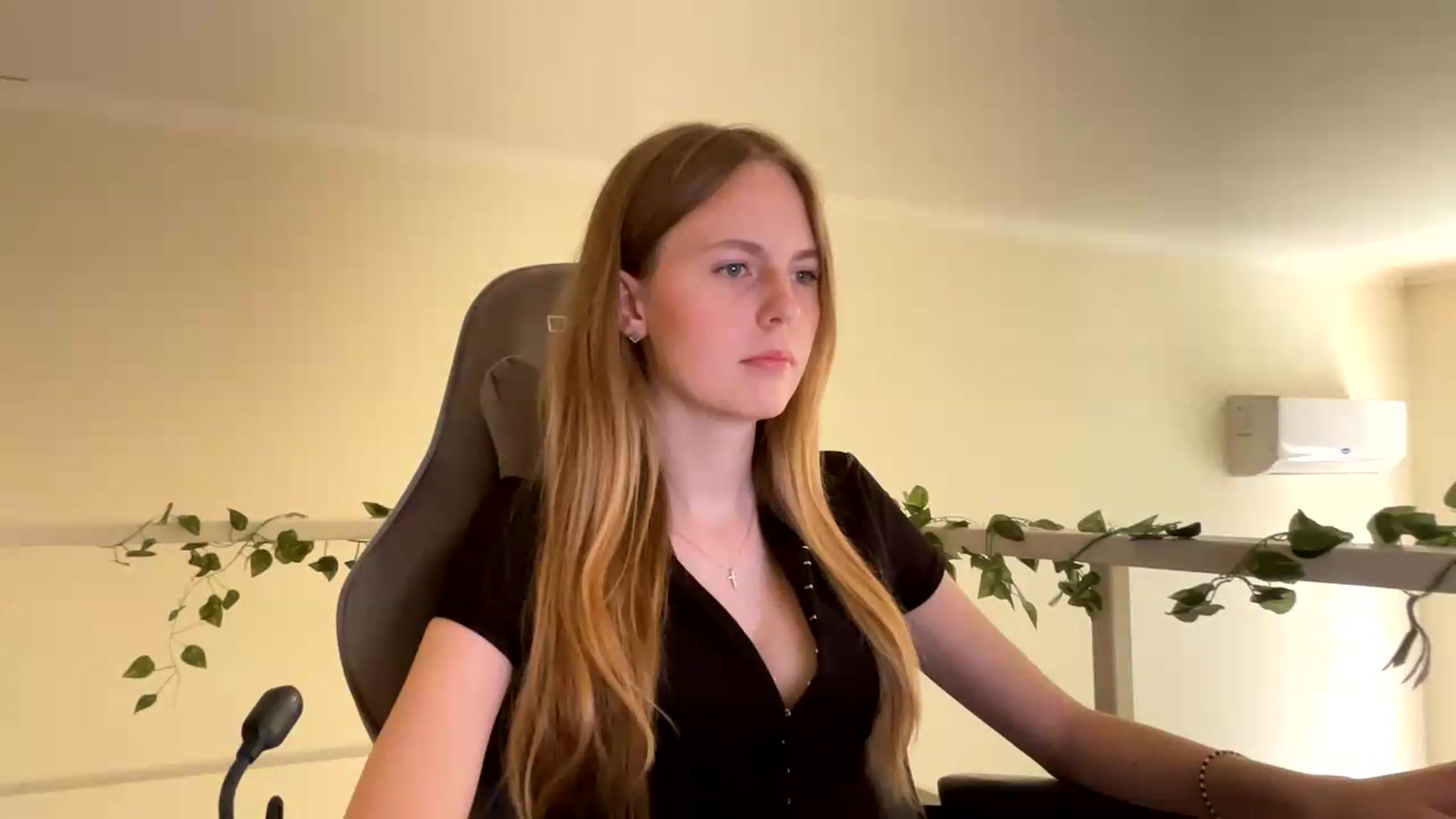 Gallery image thumbnail from SelinaMynx's myfreecams stream on, 06/24/2026, 10:01 image 17 of 20