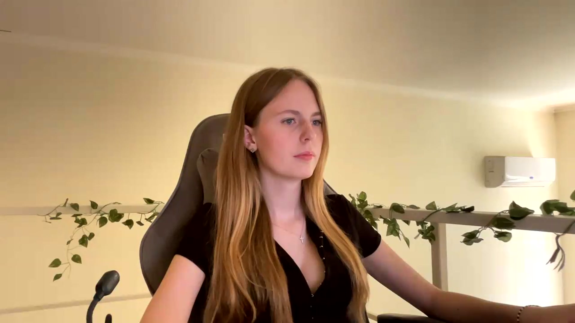 Gallery image thumbnail from SelinaMynx's myfreecams stream on, 06/24/2026, 10:01 image 18 of 20