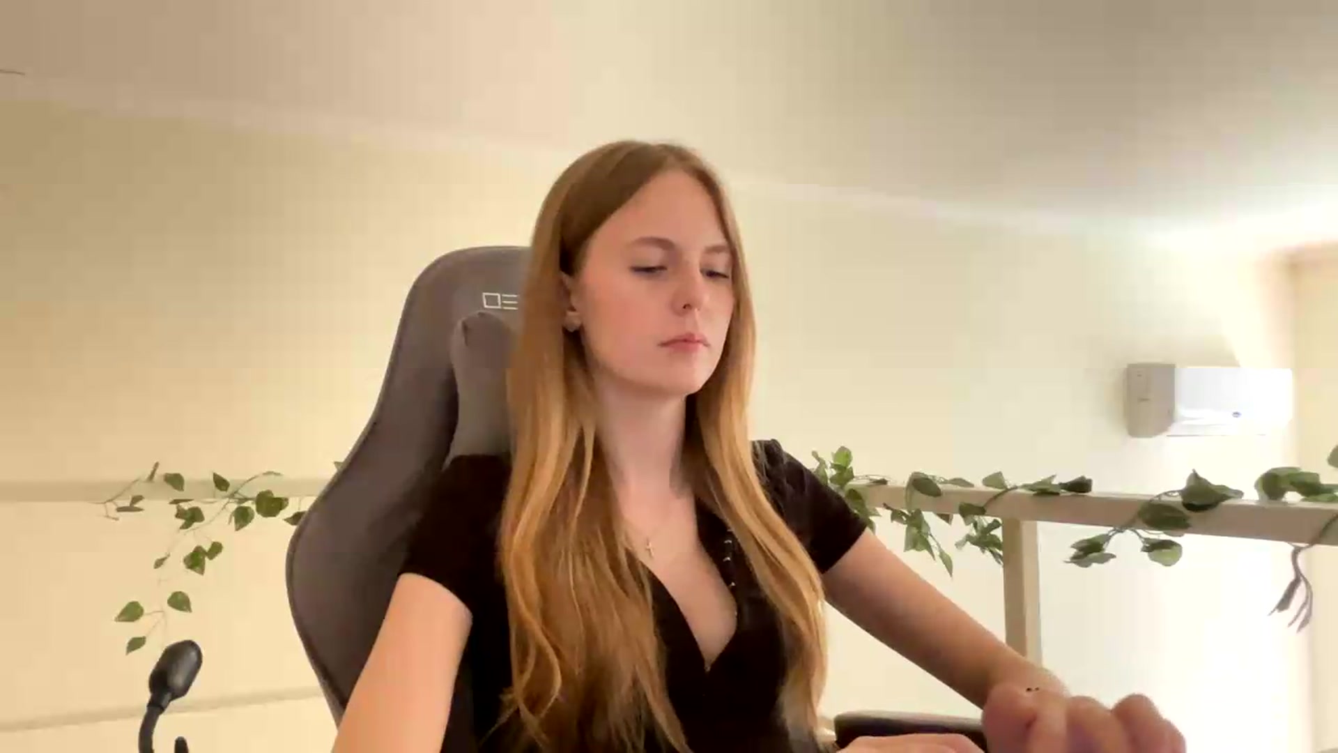 Gallery image thumbnail from SelinaMynx's myfreecams stream on, 06/24/2026, 10:01 image 6 of 20