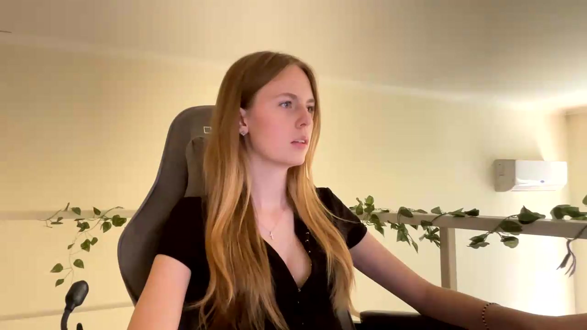 Gallery image thumbnail from SelinaMynx's myfreecams stream on, 06/24/2026, 10:01 image 3 of 20