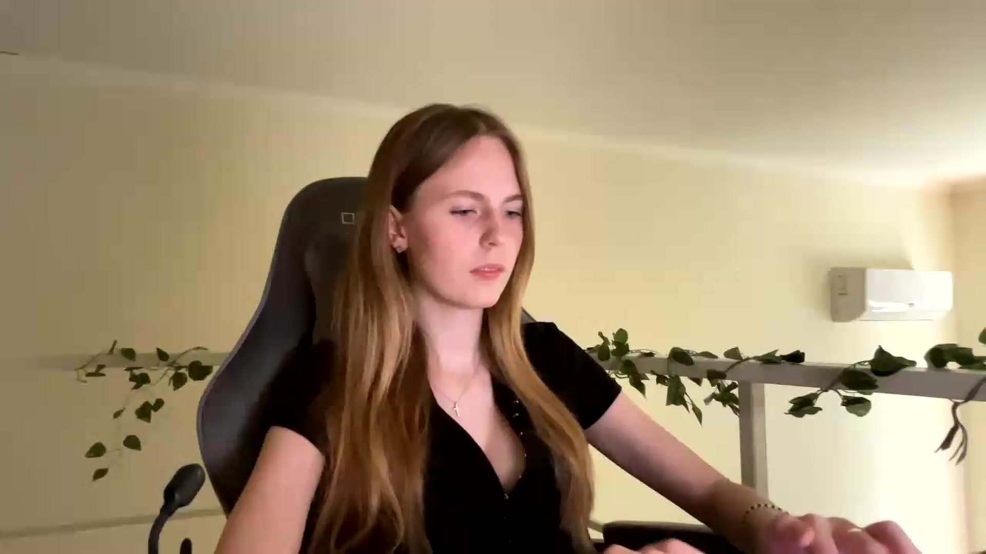 Gallery image thumbnail from SelinaMynx's myfreecams stream on, 06/24/2026, 10:01 image 13 of 20
