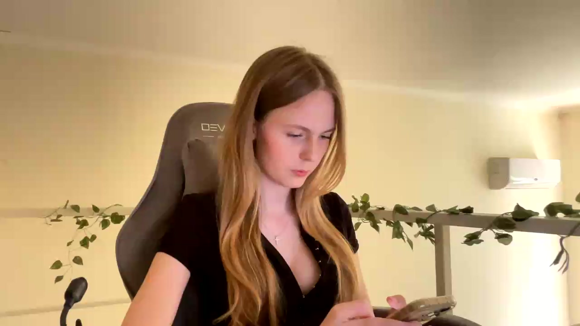Gallery image thumbnail from SelinaMynx's myfreecams stream on, 06/24/2026, 10:01 image 1 of 20