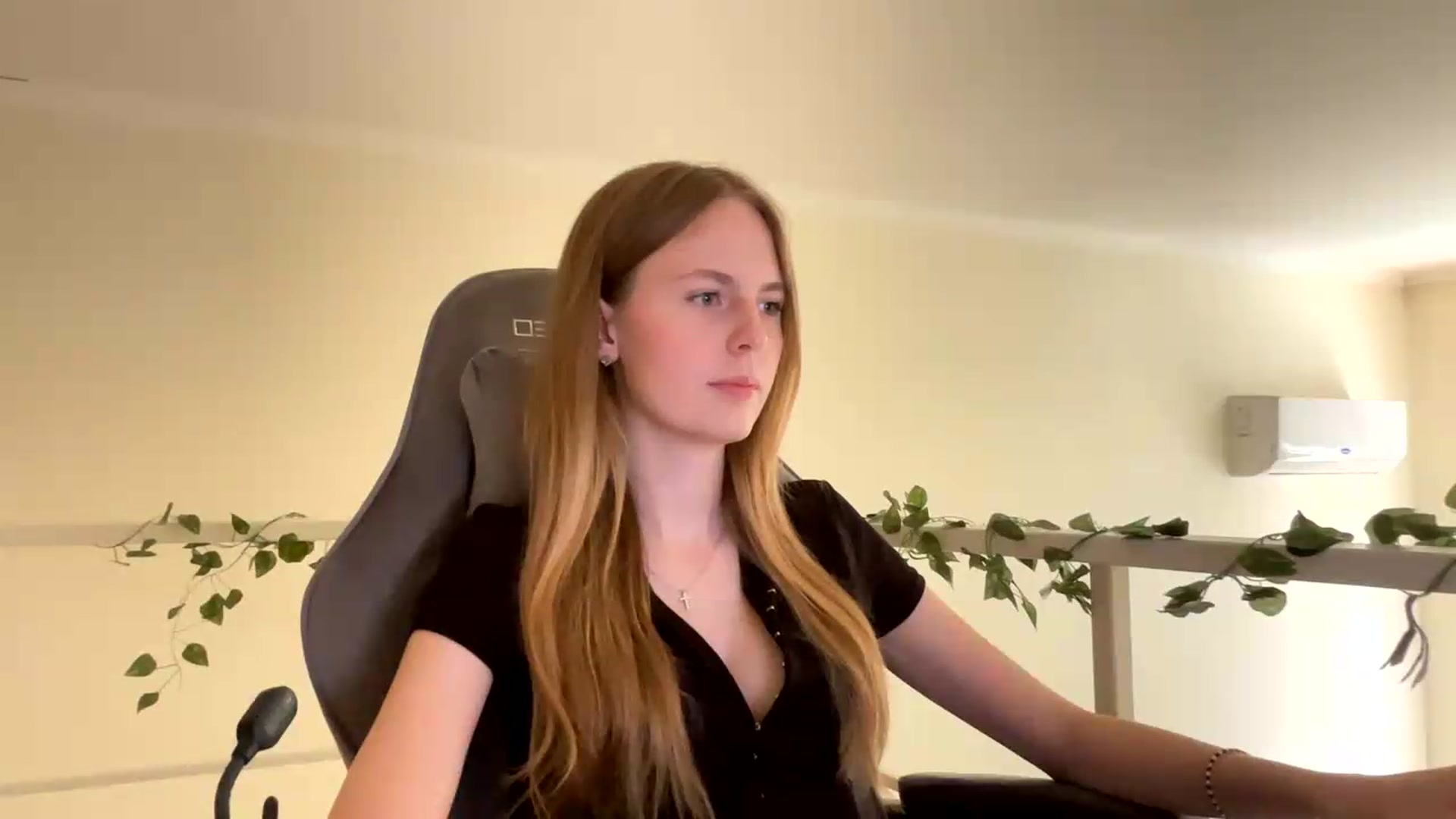 Gallery image thumbnail from SelinaMynx's myfreecams stream on, 06/24/2026, 10:01 image 9 of 20