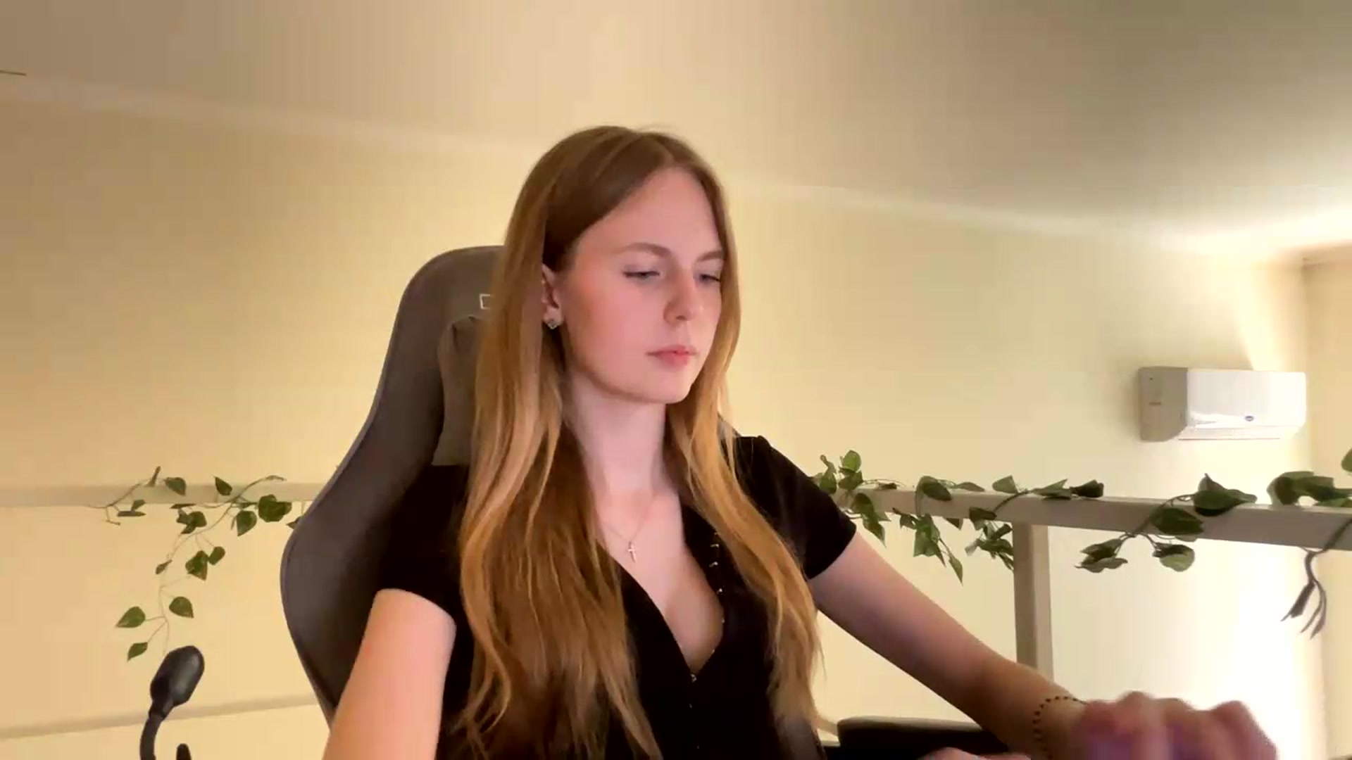Gallery image thumbnail from SelinaMynx's myfreecams stream on, 06/24/2026, 10:01 image 4 of 20