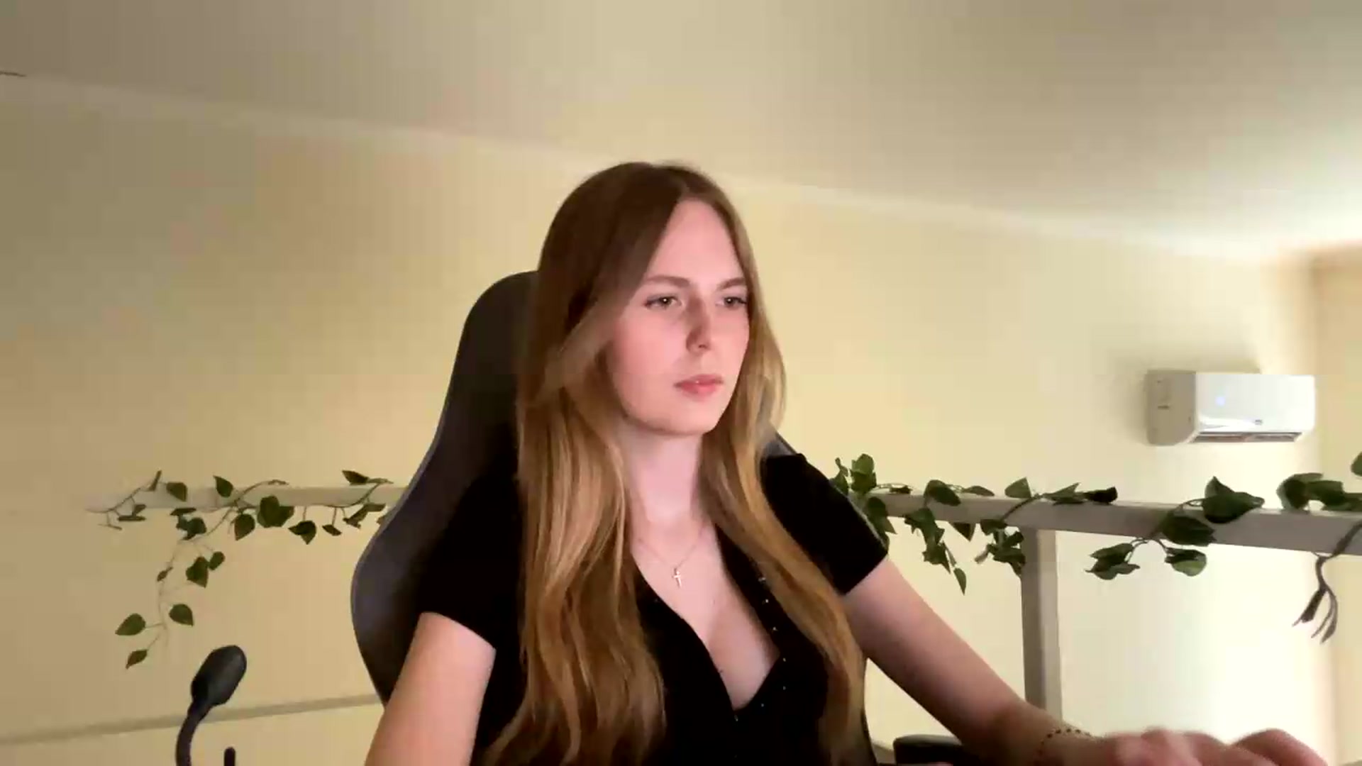 Gallery image thumbnail from SelinaMynx's myfreecams stream on, 06/24/2026, 10:32 image 3 of 20