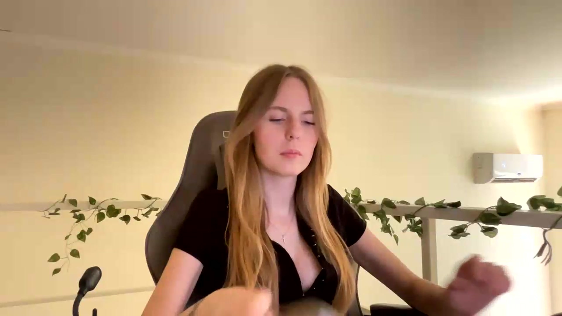 Gallery image thumbnail from SelinaMynx's myfreecams stream on, 06/24/2026, 10:32 image 10 of 20