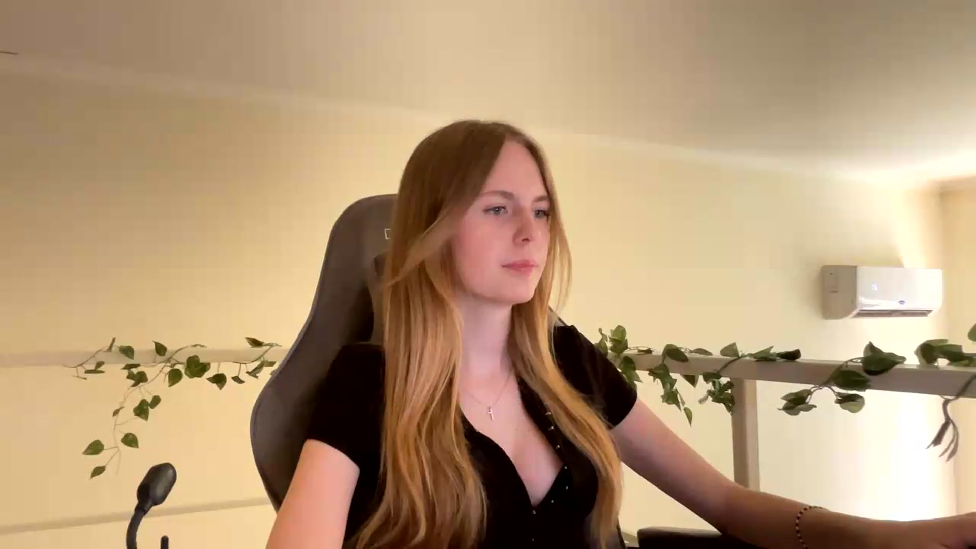 Gallery image thumbnail from SelinaMynx's myfreecams stream on, 06/24/2026, 10:32 image 2 of 20