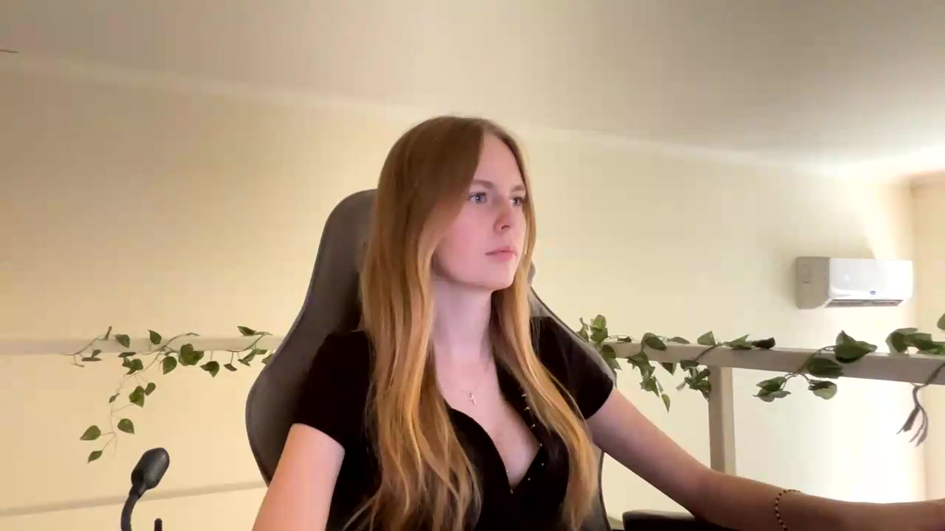 Gallery image thumbnail from SelinaMynx's myfreecams stream on, 06/24/2026, 10:32 image 15 of 20