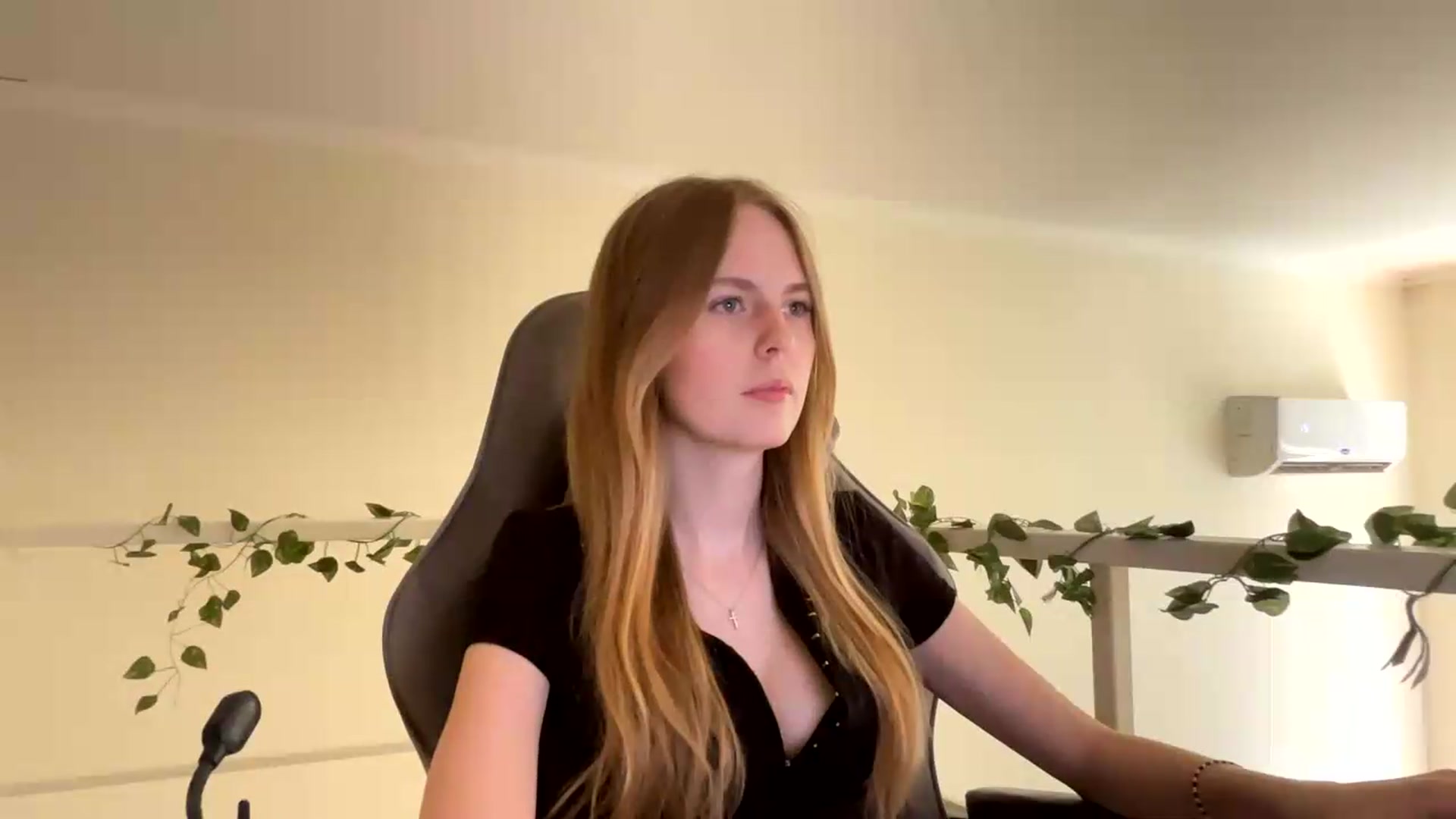 Gallery image thumbnail from SelinaMynx's myfreecams stream on, 06/24/2026, 10:32 image 12 of 20