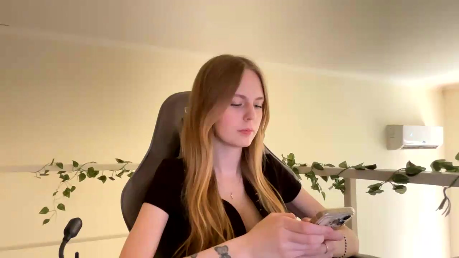 Gallery image thumbnail from SelinaMynx's myfreecams stream on, 06/24/2026, 10:32 image 13 of 20
