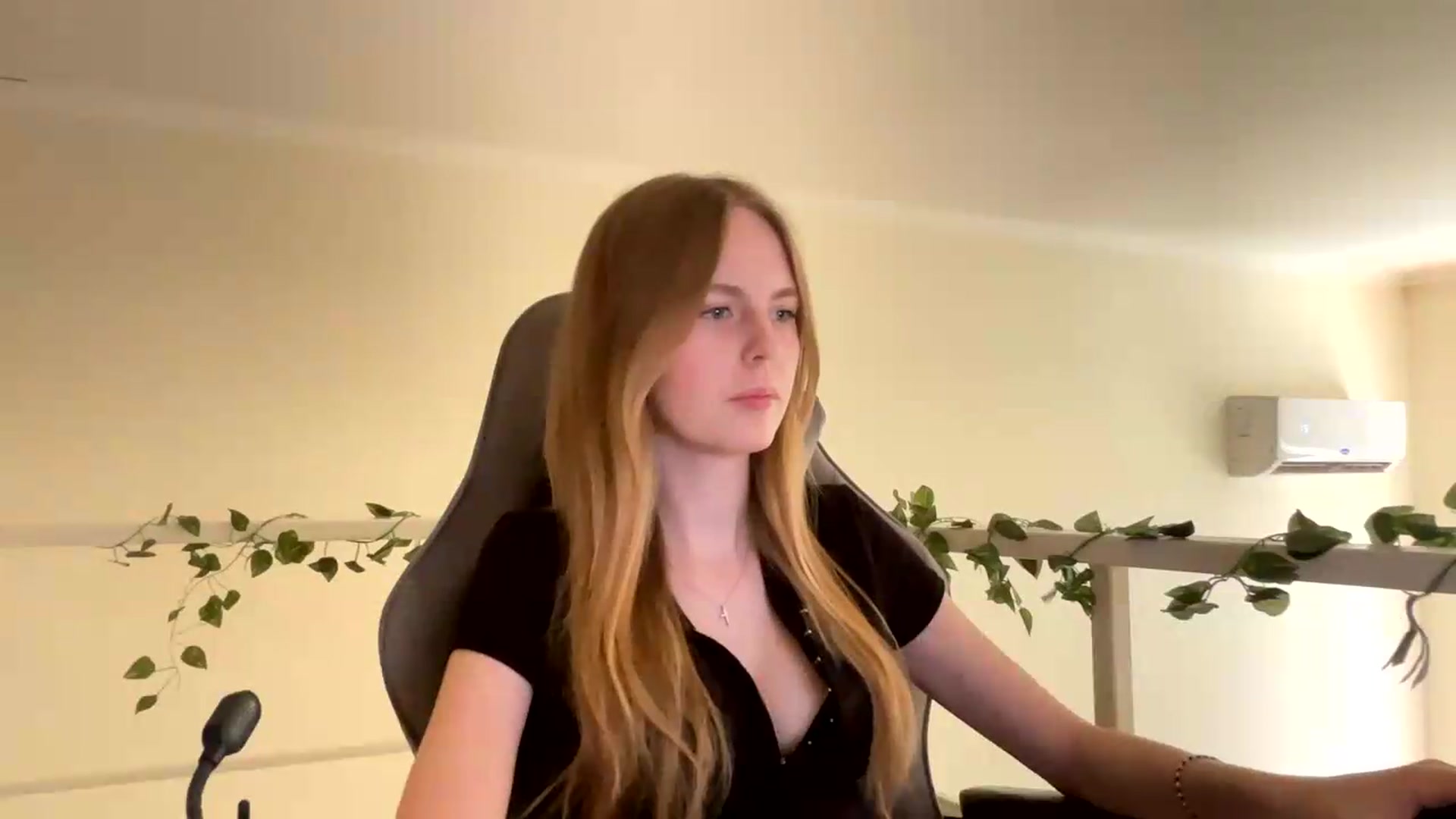 Gallery image thumbnail from SelinaMynx's myfreecams stream on, 06/24/2026, 10:32 image 16 of 20