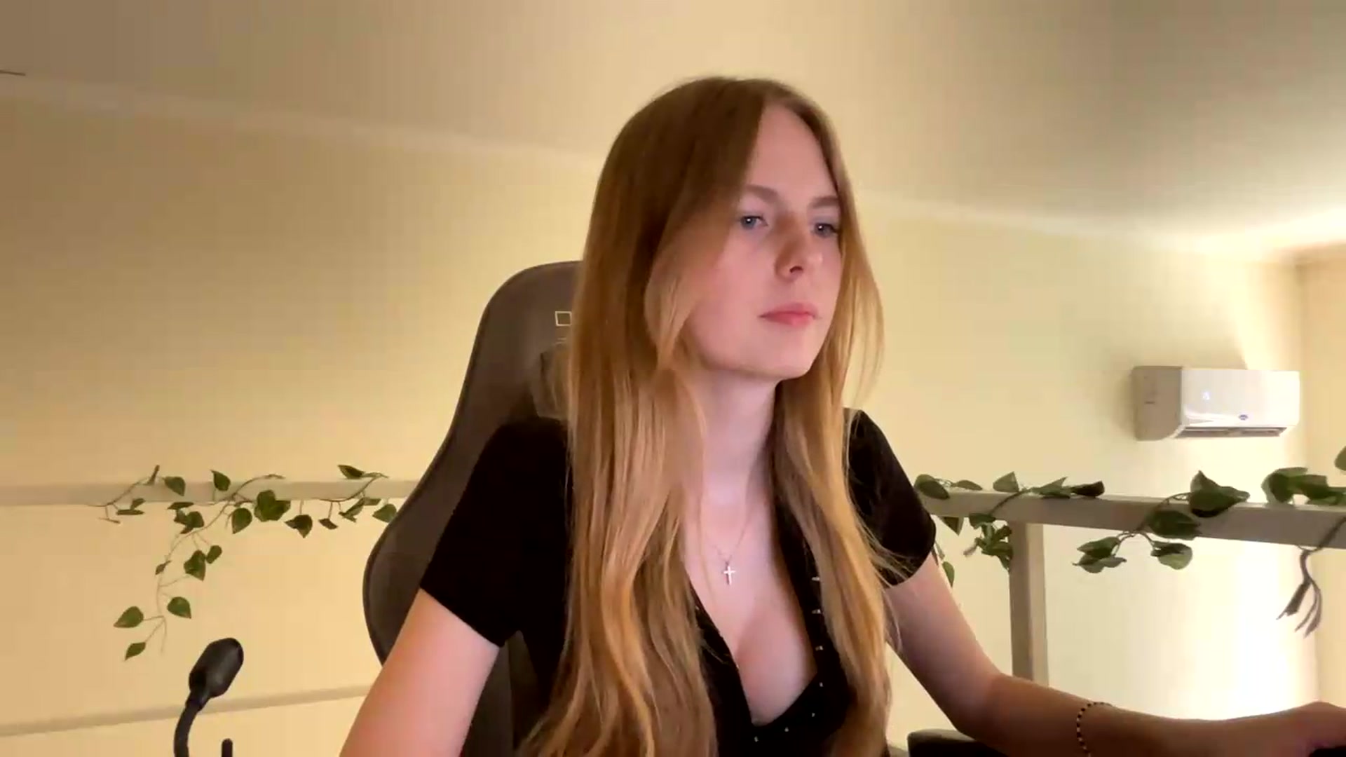 Gallery image thumbnail from SelinaMynx's myfreecams stream on, 06/24/2026, 10:32 image 7 of 20