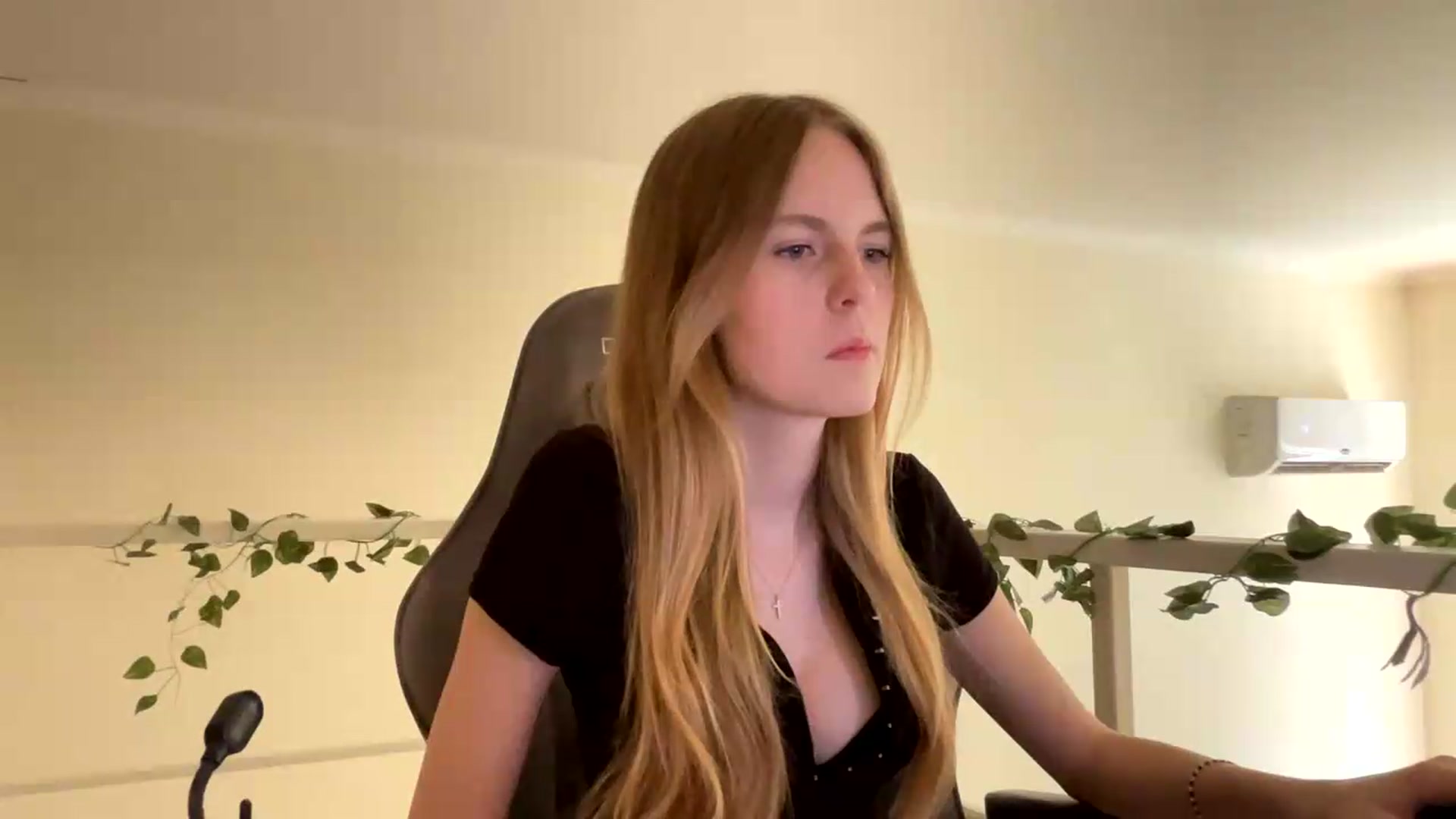 Gallery image thumbnail from SelinaMynx's myfreecams stream on, 06/24/2026, 10:32 image 5 of 20