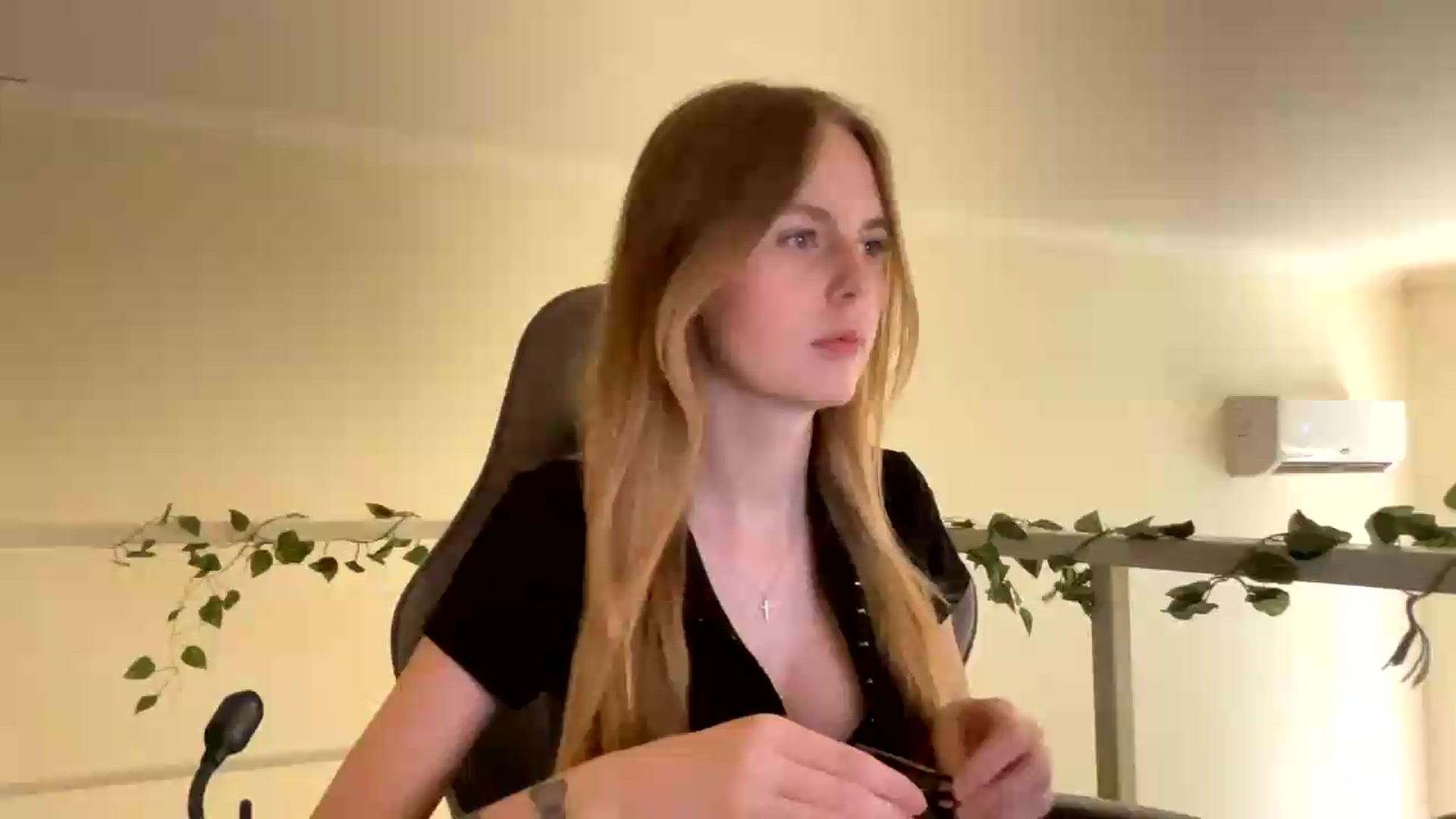 Gallery image thumbnail from SelinaMynx's myfreecams stream on, 06/24/2026, 10:32 image 8 of 20