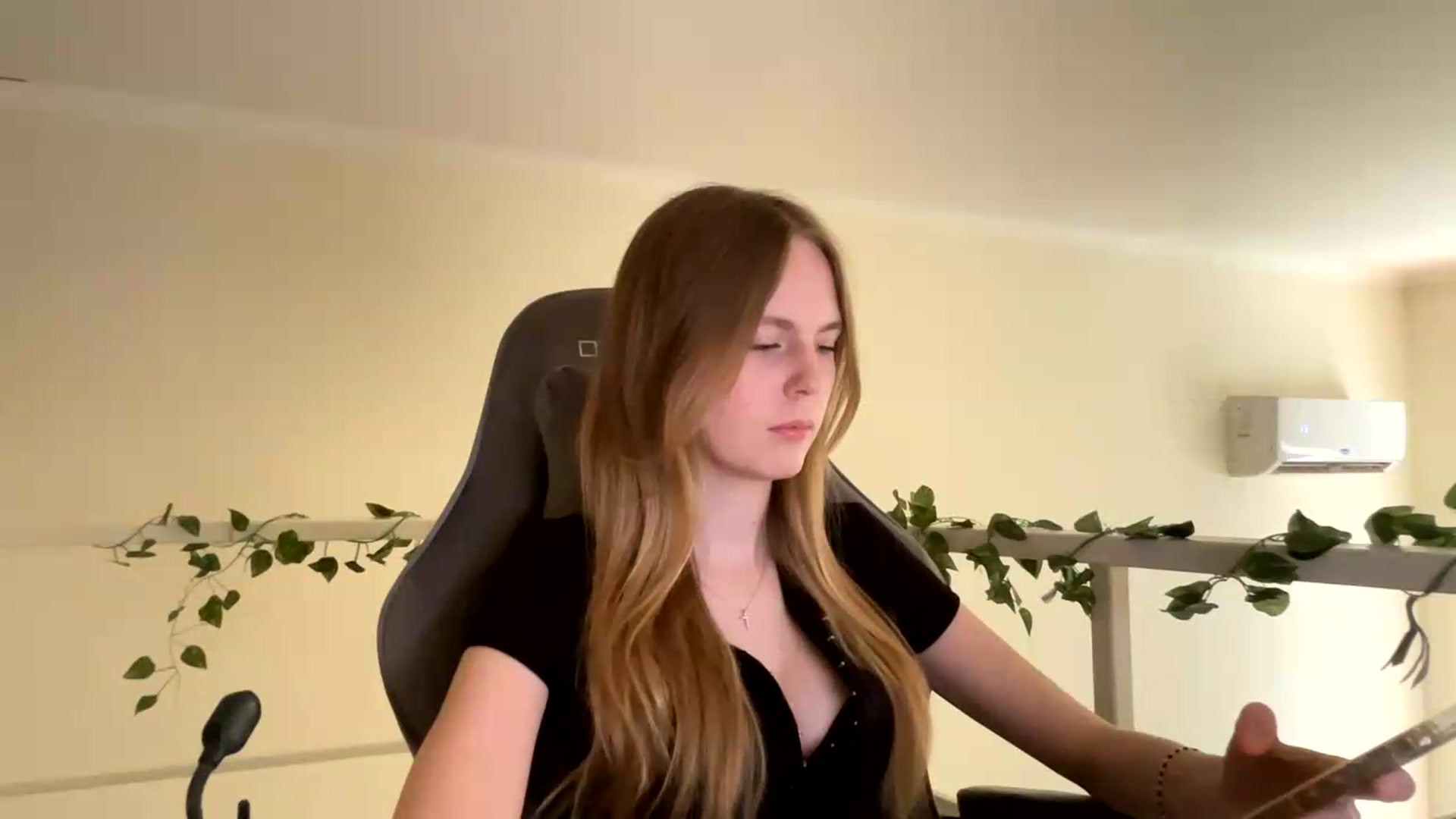Gallery image thumbnail from SelinaMynx's myfreecams stream on, 06/24/2026, 10:32 image 20 of 20