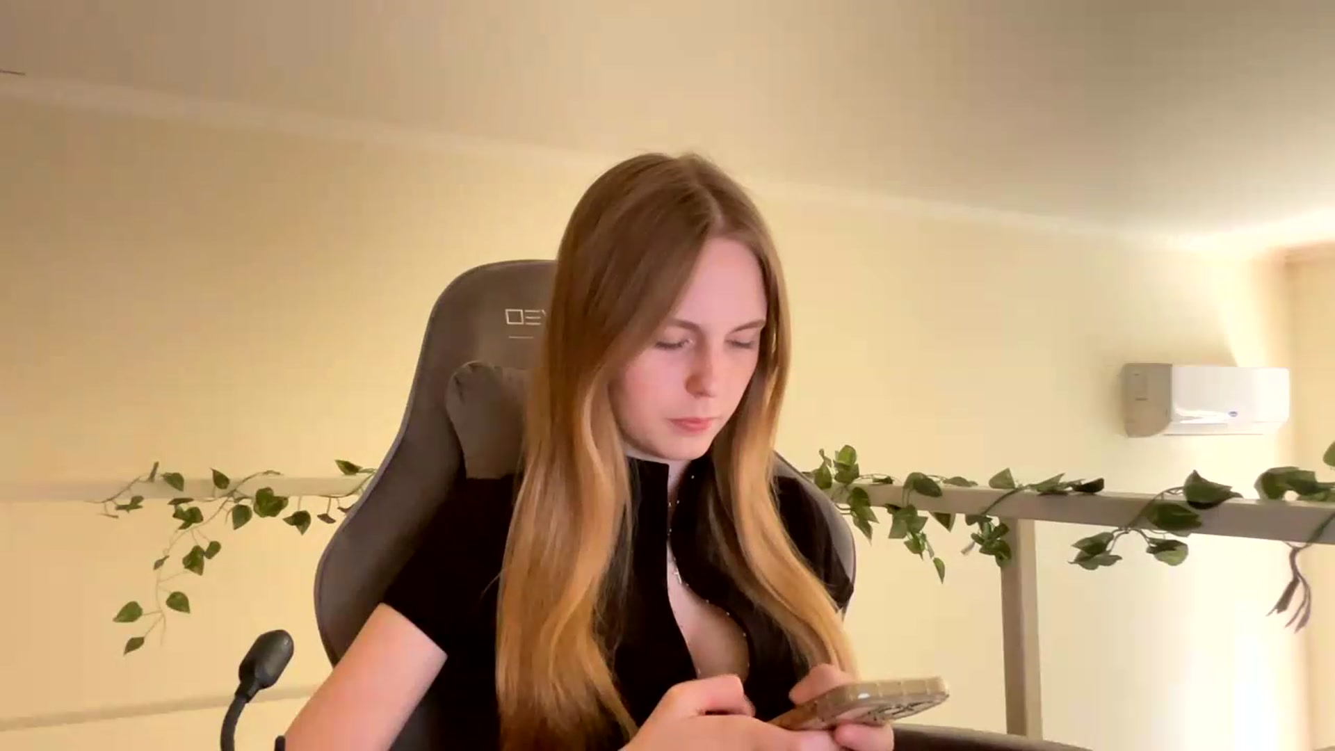 Gallery image thumbnail from SelinaMynx's myfreecams stream on, 06/24/2026, 11:30 image 3 of 20