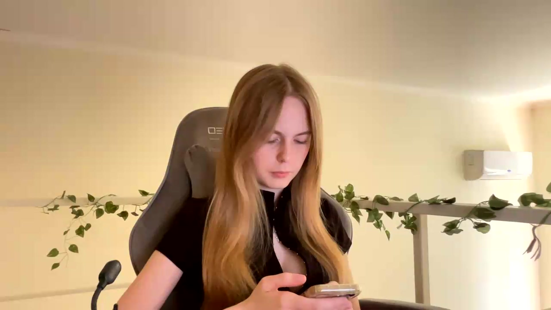 Gallery image thumbnail from SelinaMynx's myfreecams stream on, 06/24/2026, 11:30 image 6 of 20