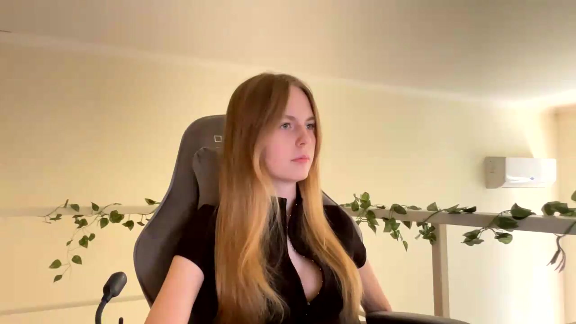 Gallery image thumbnail from SelinaMynx's myfreecams stream on, 06/24/2026, 11:30 image 14 of 20