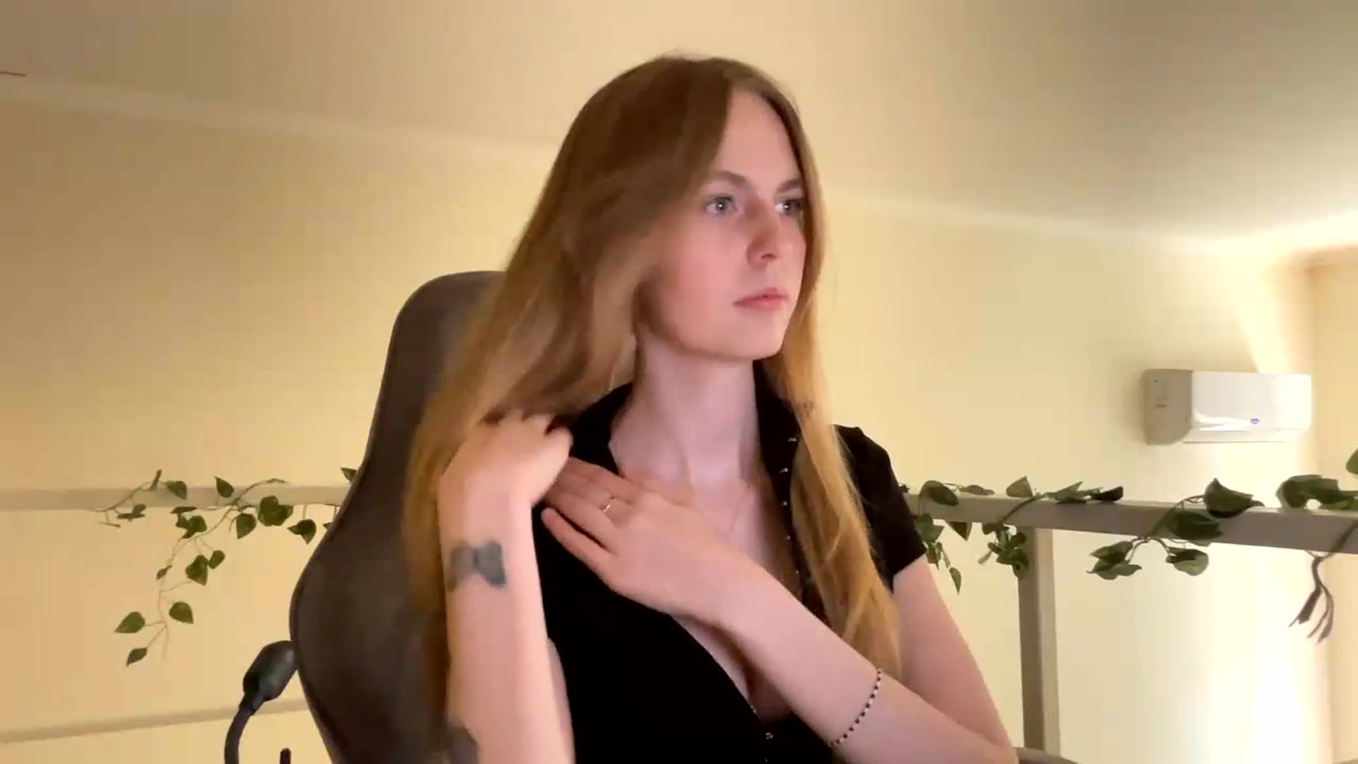Gallery image thumbnail from SelinaMynx's myfreecams stream on, 06/24/2026, 11:30 image 18 of 20