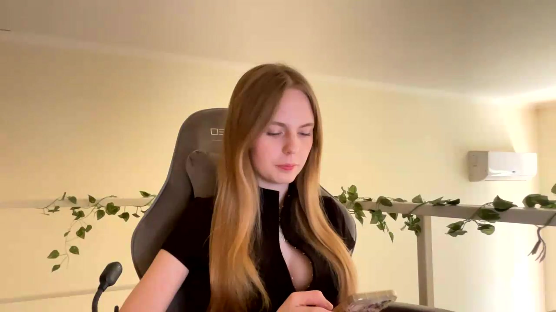 Gallery image thumbnail from SelinaMynx's myfreecams stream on, 06/24/2026, 11:30 image 2 of 20