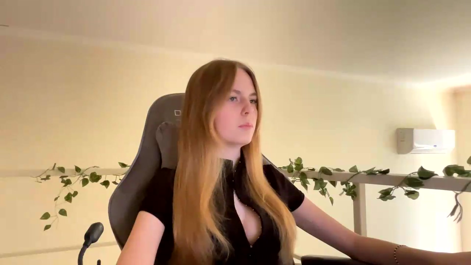 Gallery image thumbnail from SelinaMynx's myfreecams stream on, 06/24/2026, 11:30 image 11 of 20