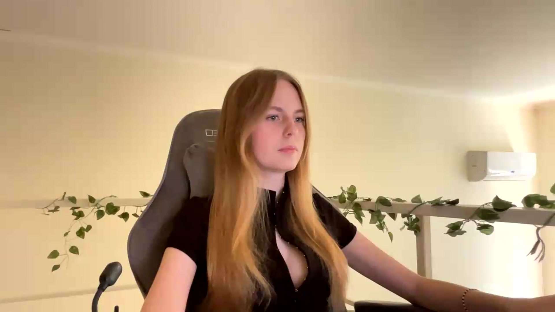 Gallery image thumbnail from SelinaMynx's myfreecams stream on, 06/24/2026, 11:30 image 9 of 20