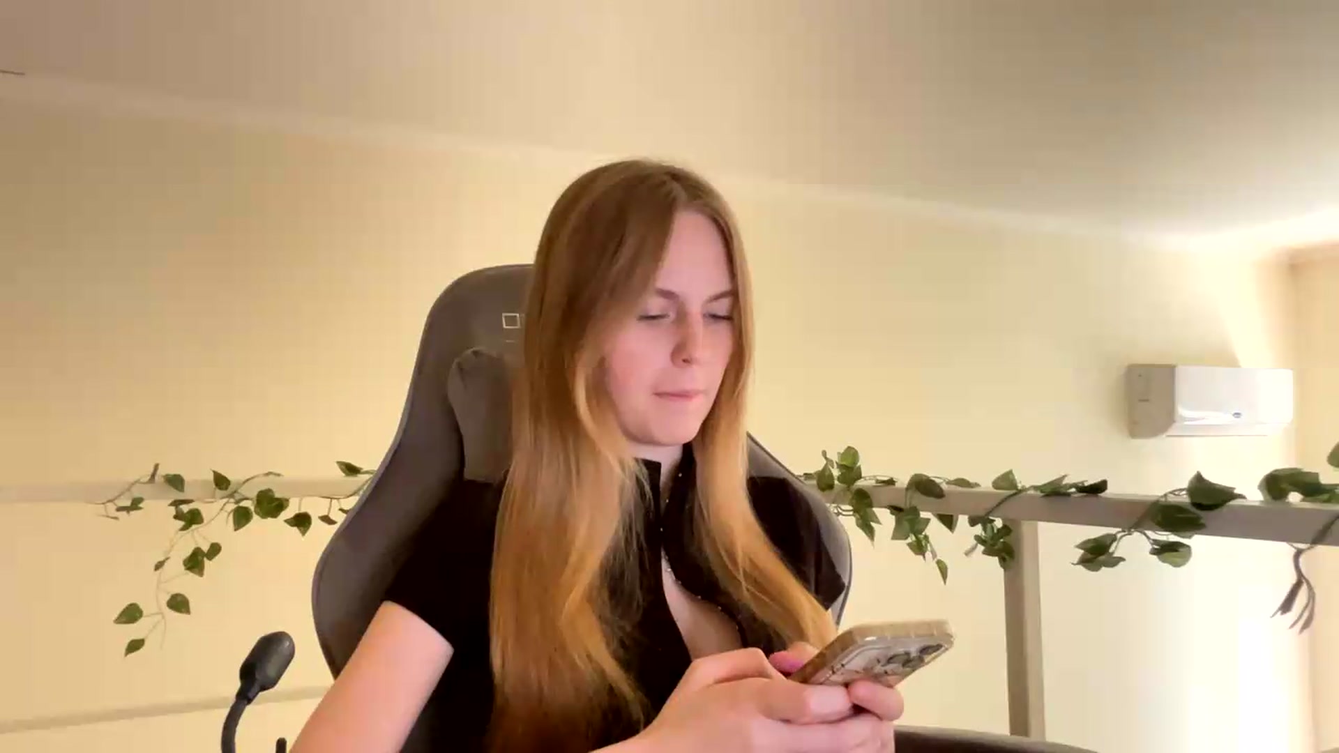 Gallery image thumbnail from SelinaMynx's myfreecams stream on, 06/24/2026, 11:30 image 10 of 20