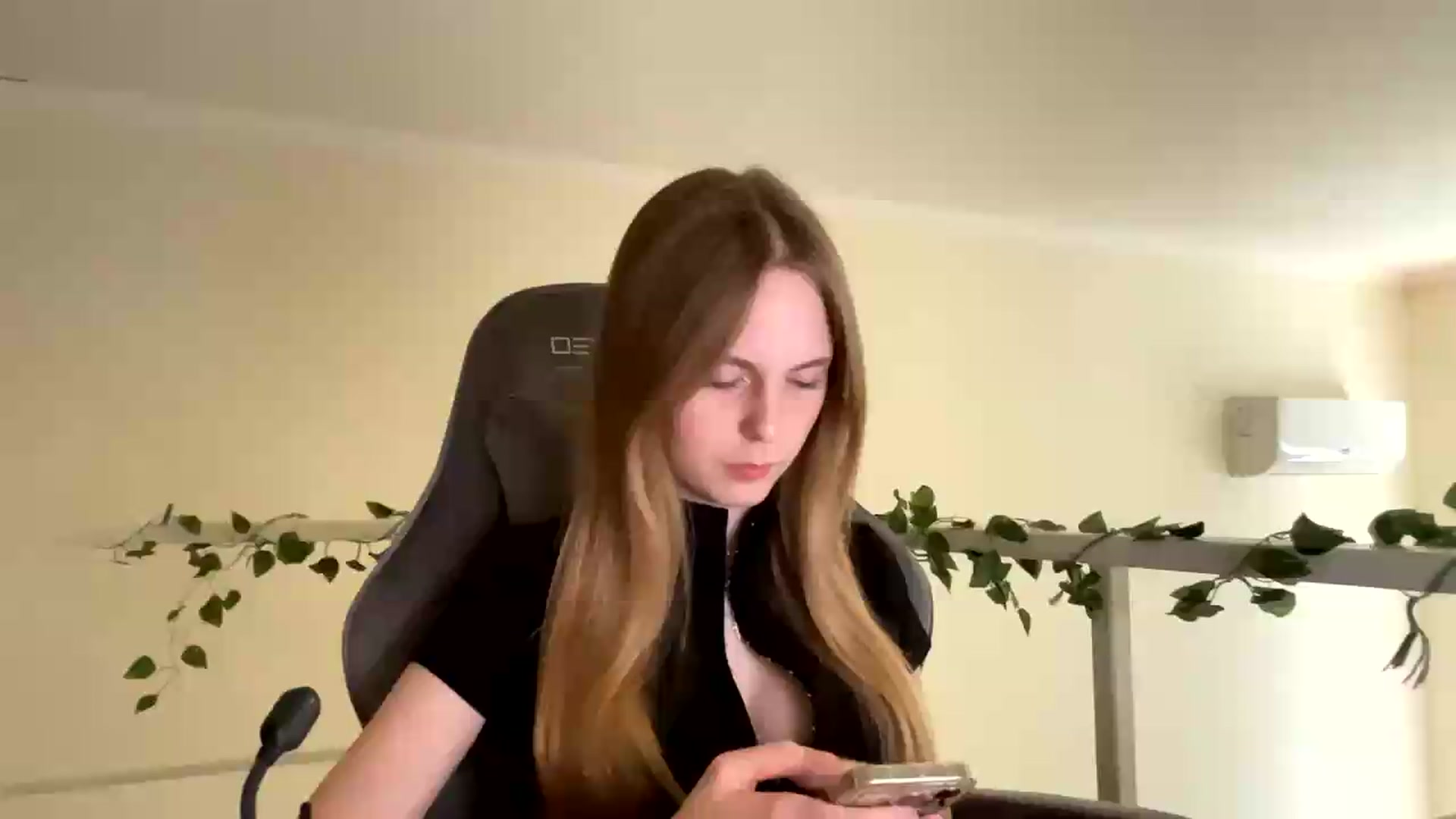 Gallery image thumbnail from SelinaMynx's myfreecams stream on, 06/24/2026, 11:30 image 4 of 20