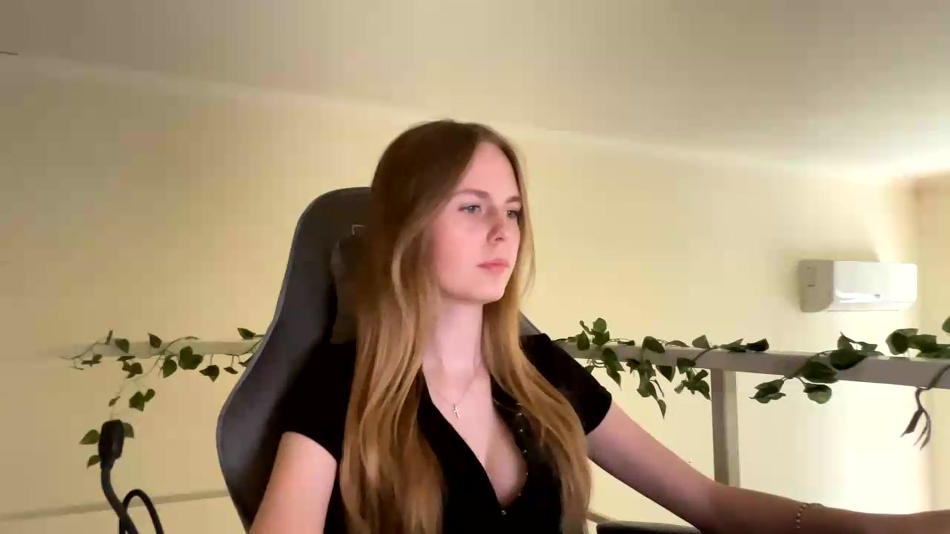 Gallery image thumbnail from SelinaMynx's myfreecams stream on, 06/24/2026, 13:28 image 15 of 20