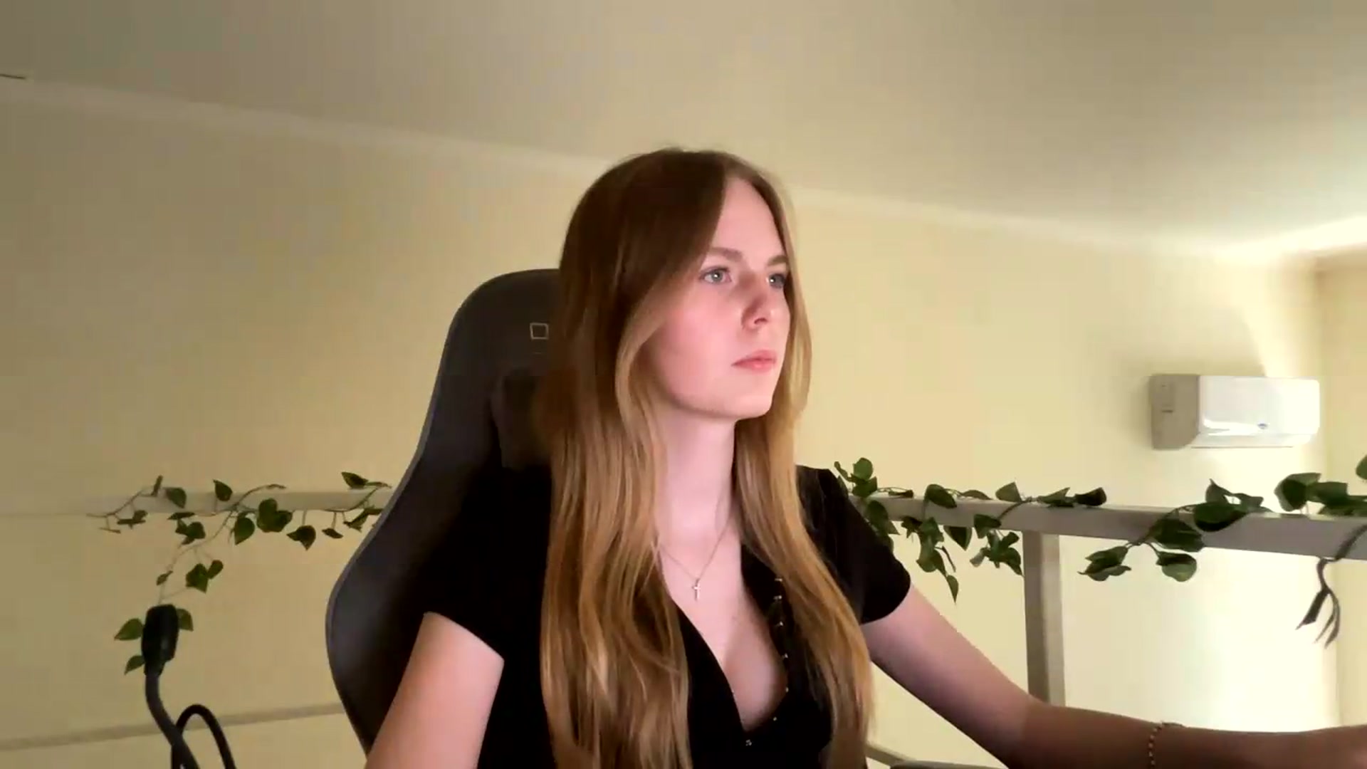 Gallery image thumbnail from SelinaMynx's myfreecams stream on, 06/24/2026, 13:28 image 19 of 20