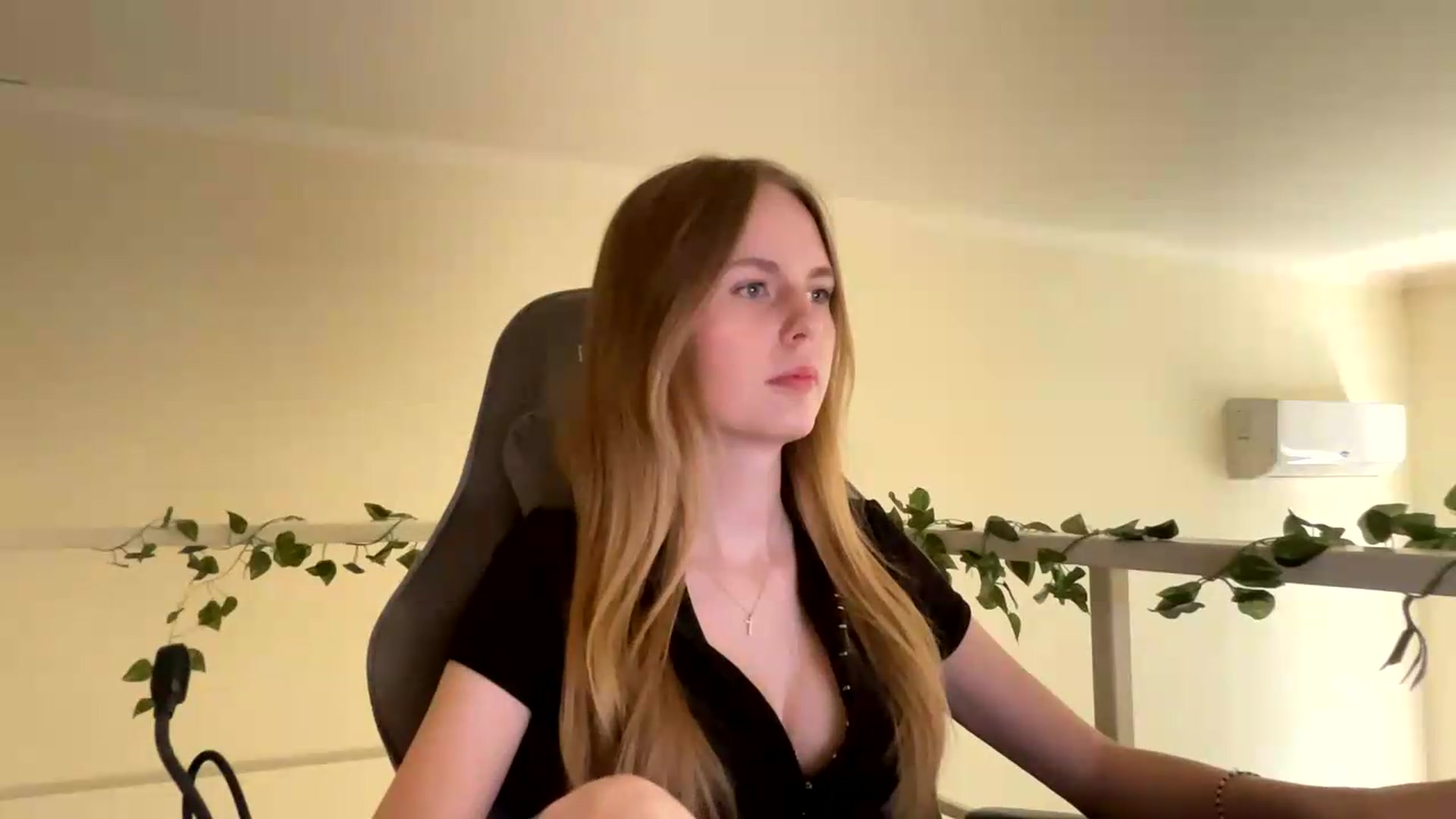 Gallery image thumbnail from SelinaMynx's myfreecams stream on, 06/24/2026, 13:28 image 11 of 20
