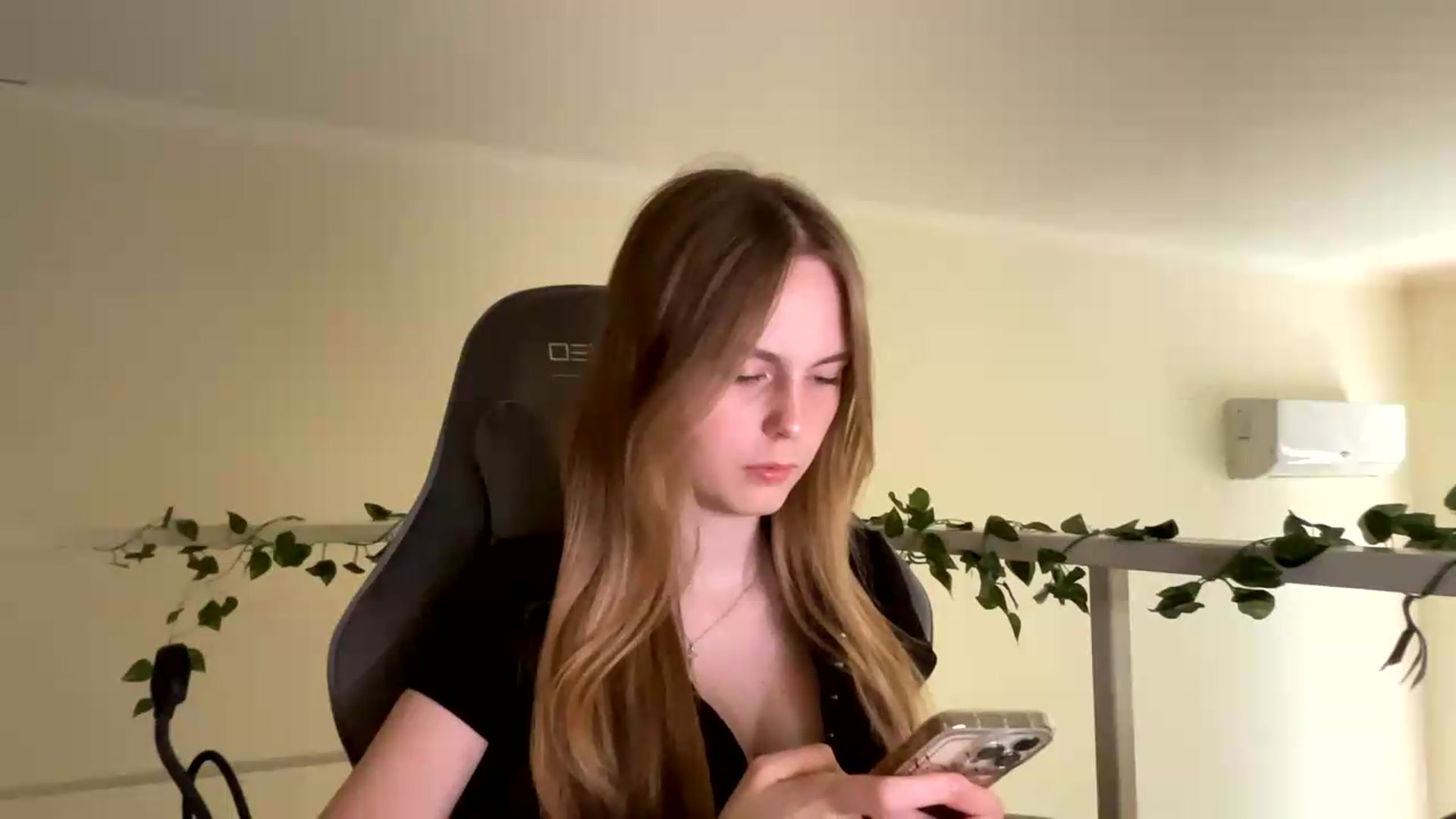 Gallery image thumbnail from SelinaMynx's myfreecams stream on, 06/24/2026, 13:28 image 9 of 20