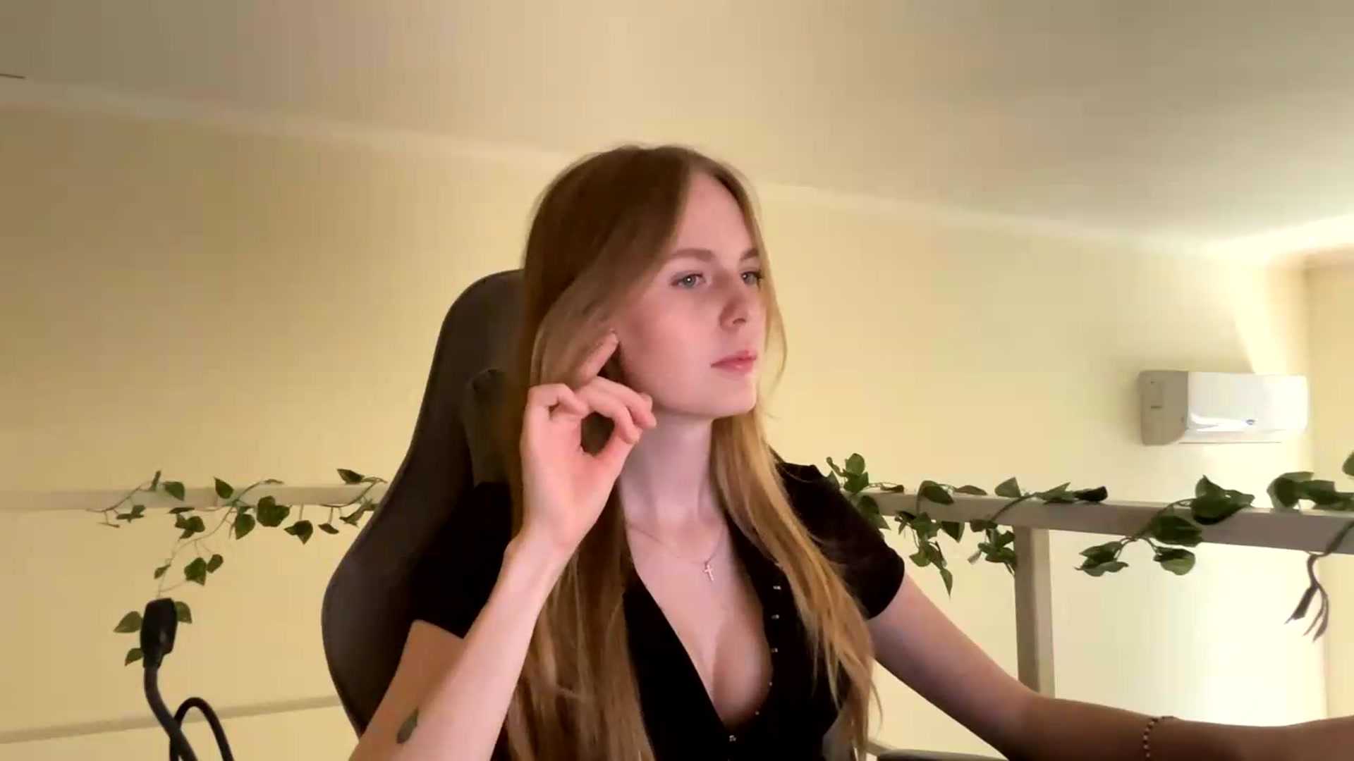 Gallery image thumbnail from SelinaMynx's myfreecams stream on, 06/24/2026, 13:28 image 5 of 20
