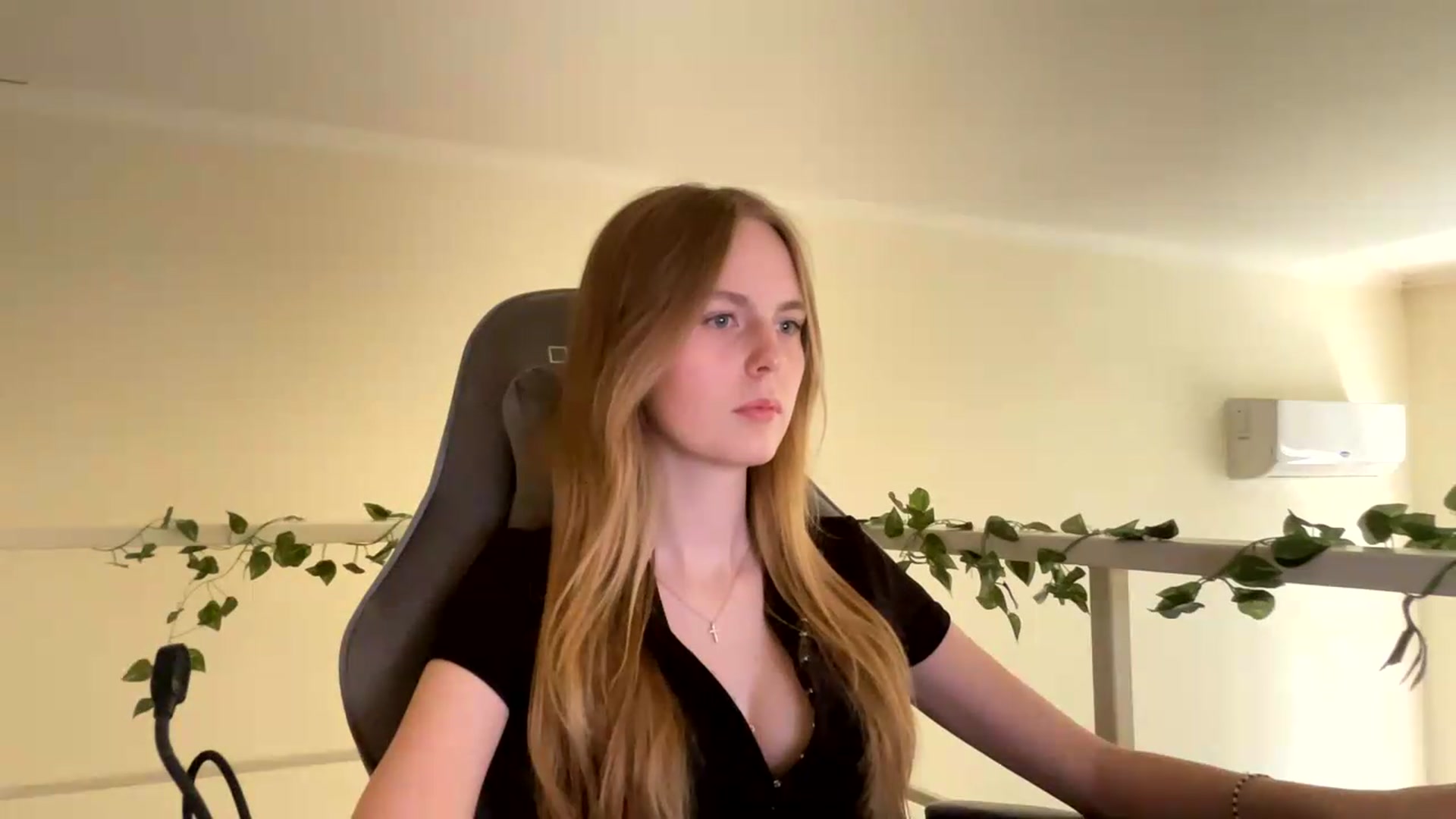 Gallery image thumbnail from SelinaMynx's myfreecams stream on, 06/24/2026, 13:28 image 13 of 20