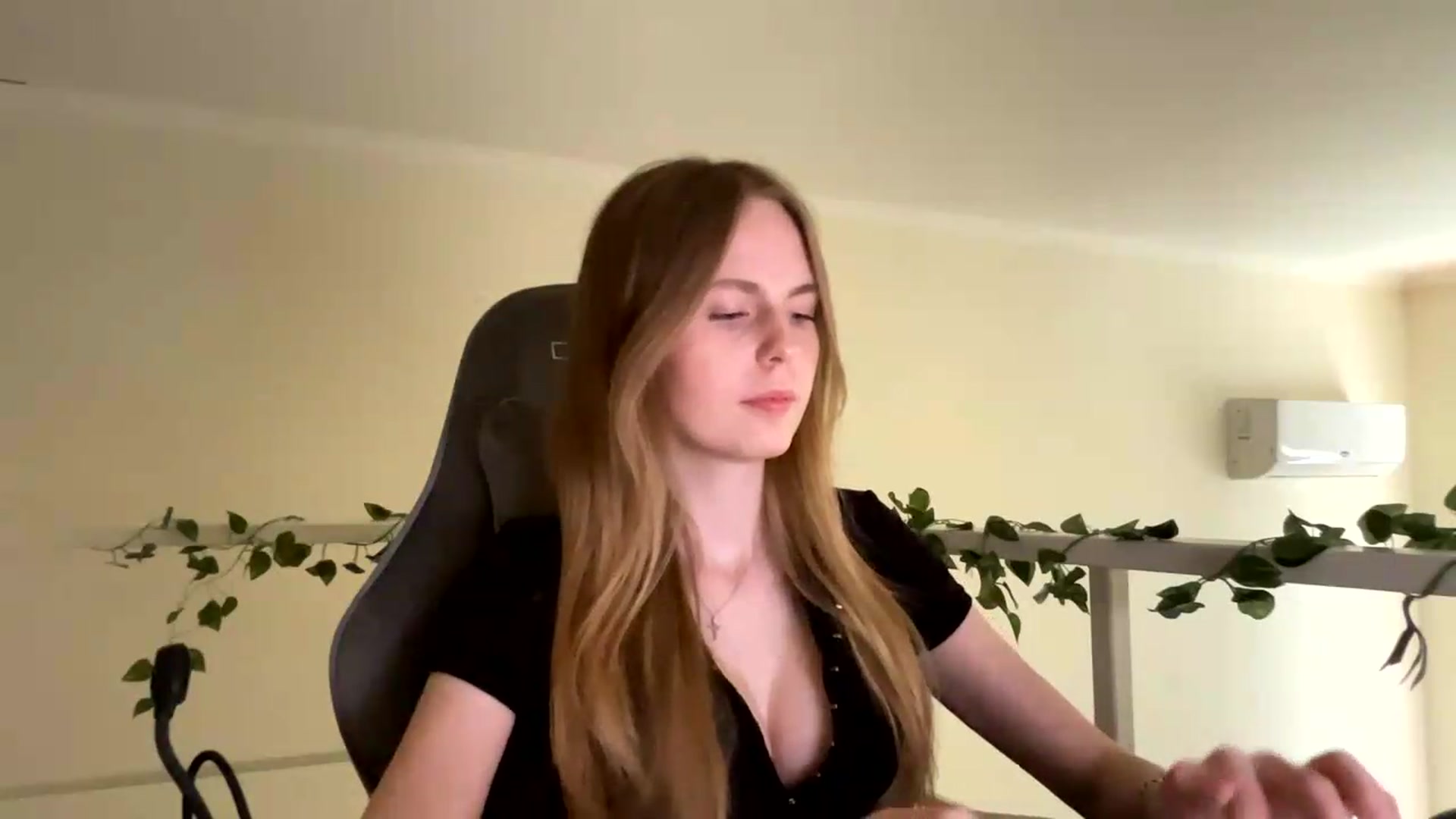 Gallery image thumbnail from SelinaMynx's myfreecams stream on, 06/24/2026, 13:28 image 8 of 20
