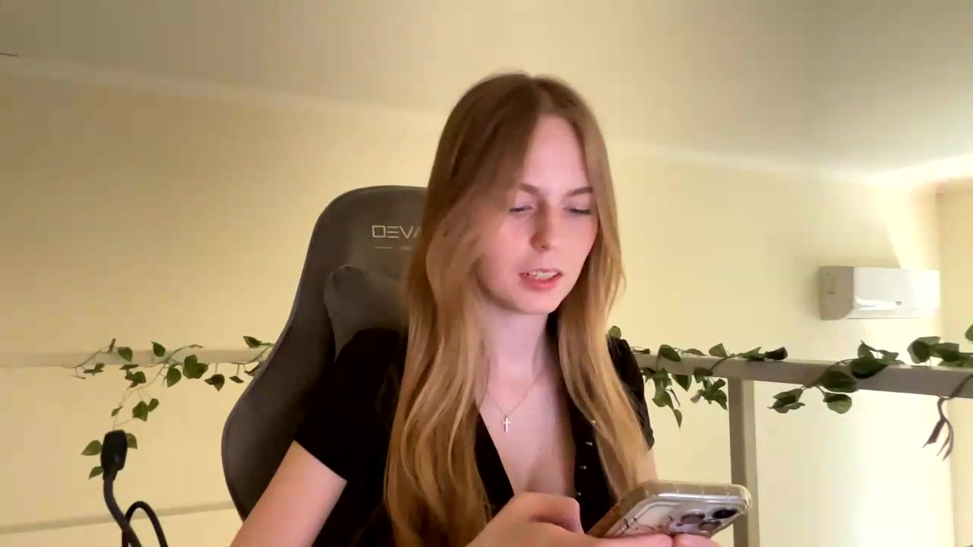 Gallery image thumbnail from SelinaMynx's myfreecams stream on, 06/24/2026, 13:28 image 6 of 20