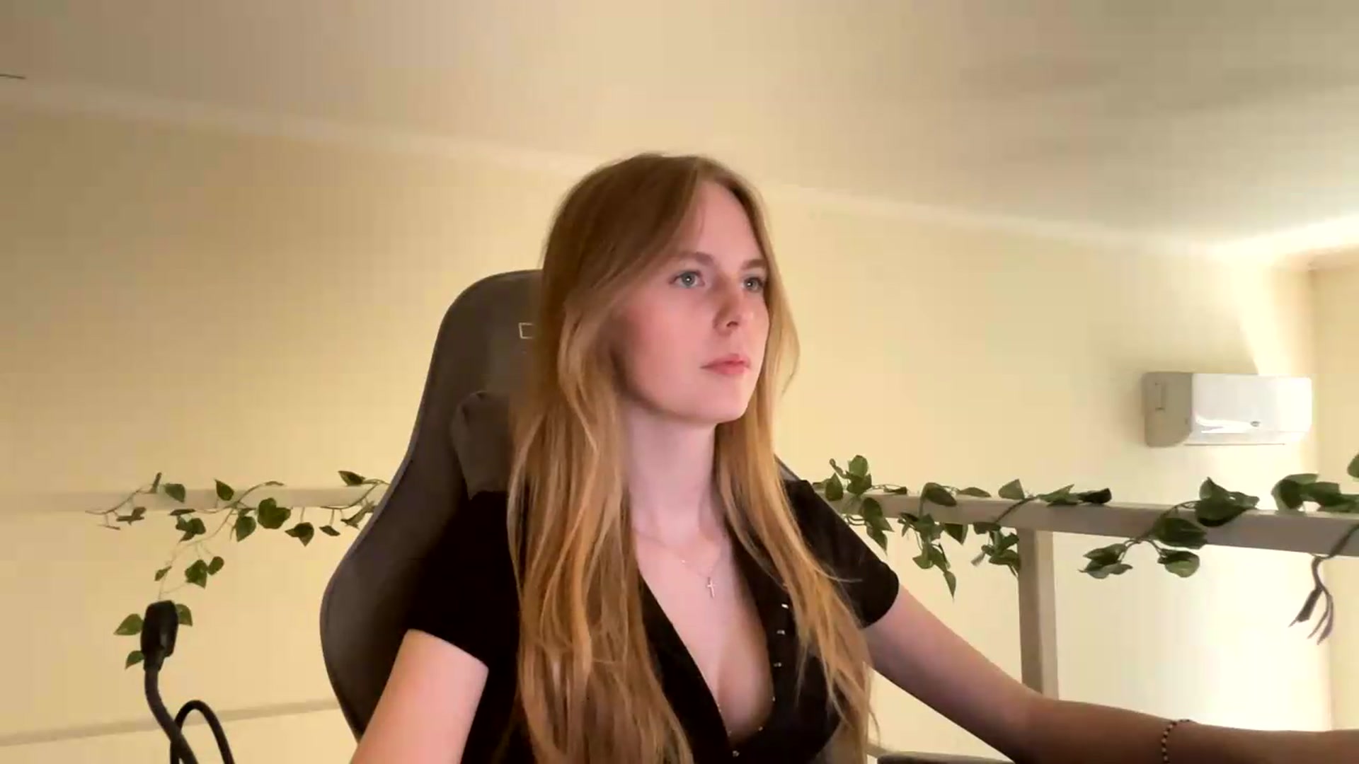 Gallery image thumbnail from SelinaMynx's myfreecams stream on, 06/24/2026, 13:28 image 2 of 20