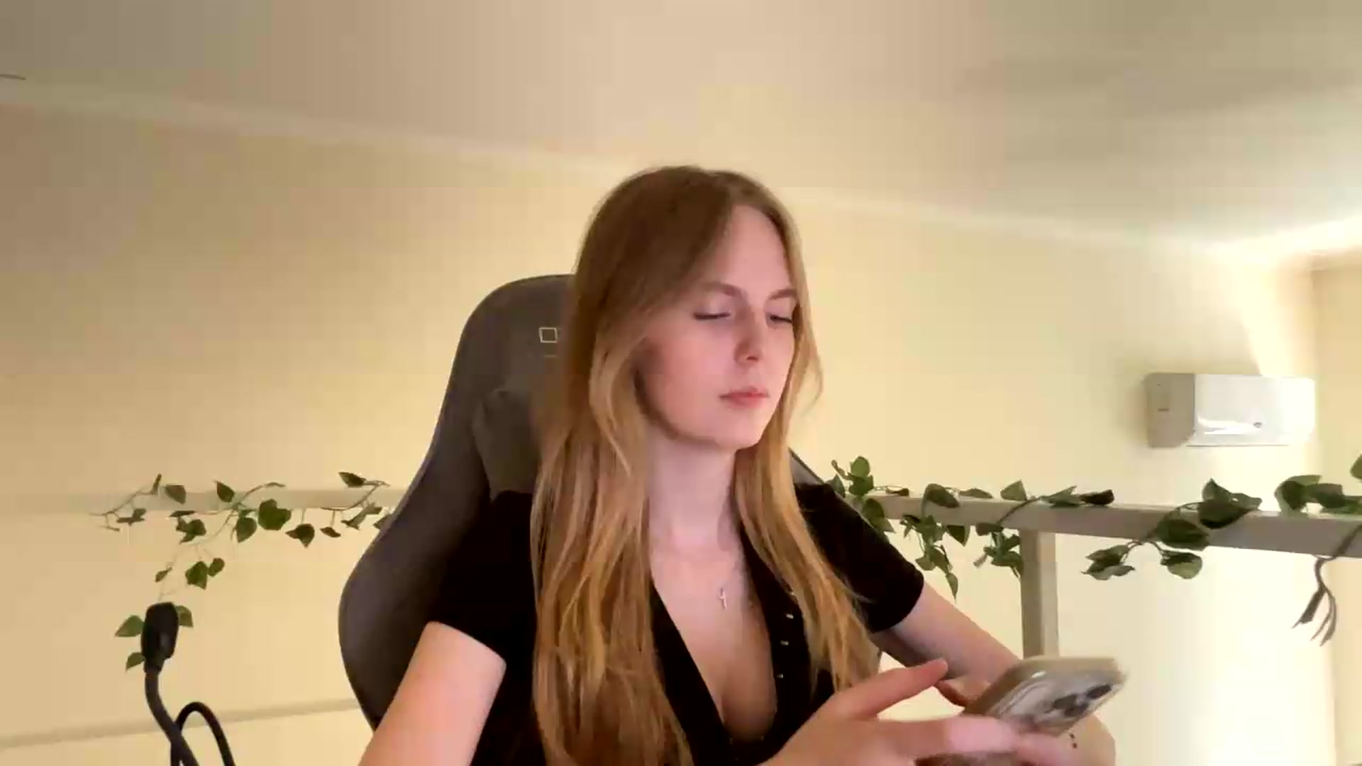 Gallery image thumbnail from SelinaMynx's myfreecams stream on, 06/24/2026, 13:28 image 3 of 20